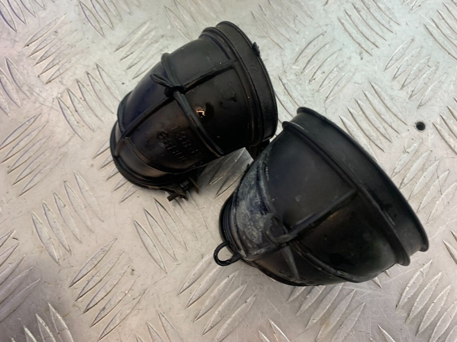 SUZUKI VS1400 VS 1400 INTRUDER CARB RUBBERS YEAR 1988 (CMB1077)