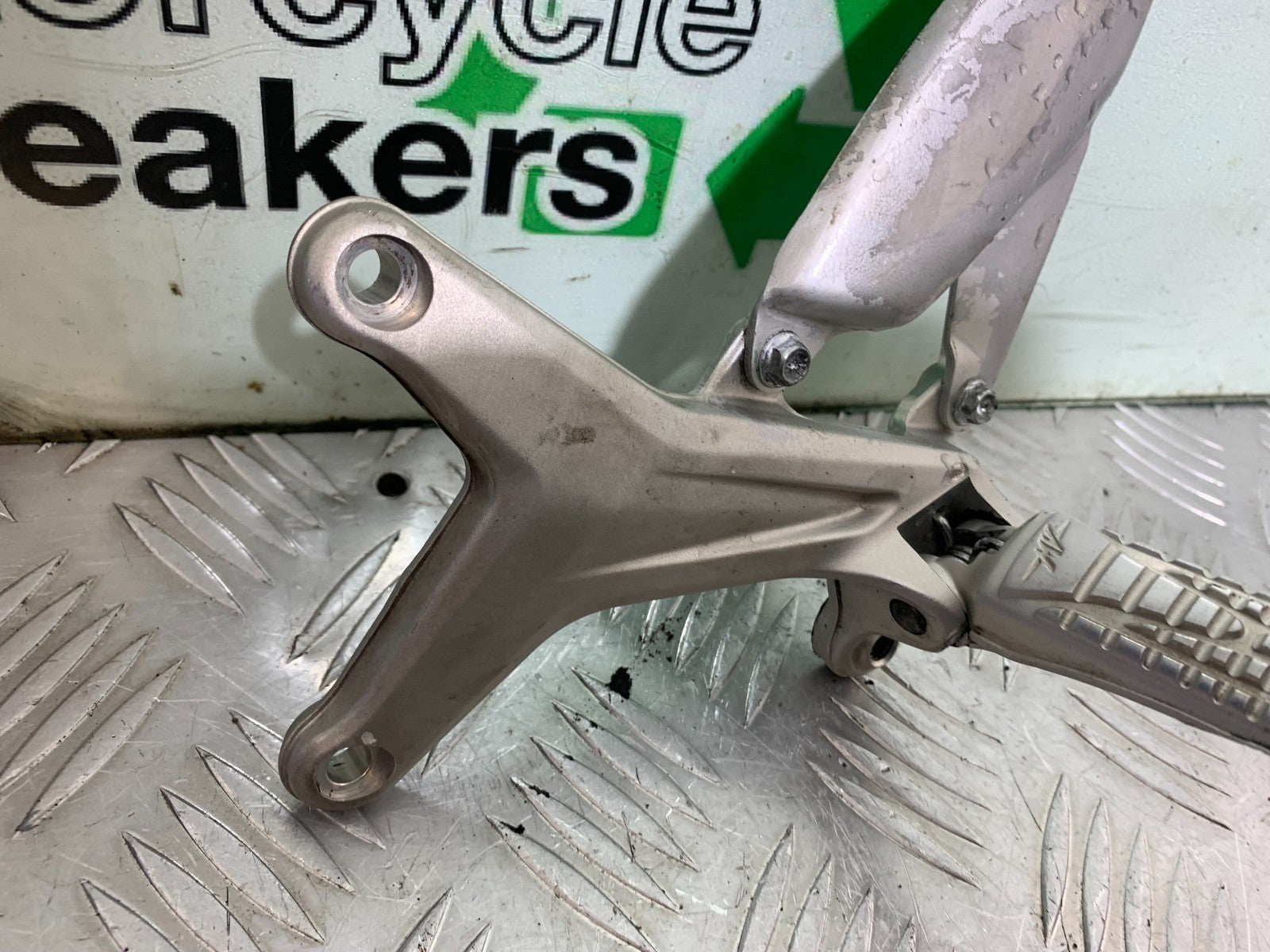 MV AGUSTA 800 F3 FRONT LEFT HANGER AND PEG YEAR 2017-2019 (CMB1227)