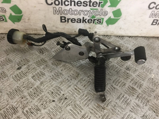 YAMAHA FZS600 FAZER 600 FRONT RIGHT HANGER COMPLETE   YEAR 2002-03  (STOCK 790)