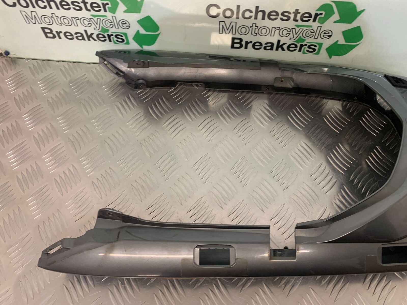YAMAHA FJR1300 FJR 1300 SEAT UNIT TAIL PIECE YEAR 2001-05 (STOCK 946)