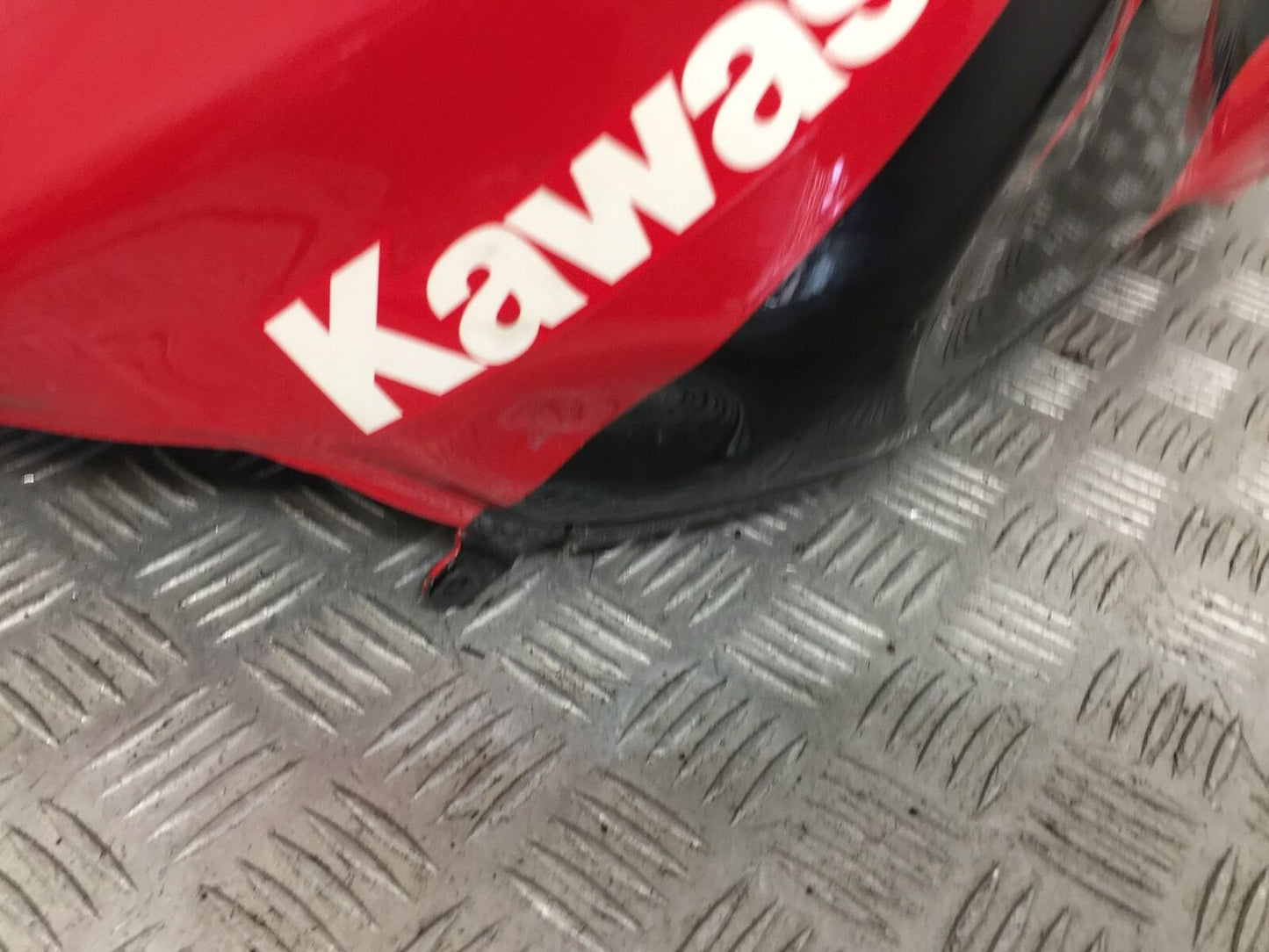 KAWASAKI ZX9R ZX9B PETROL TANK  YEAR 1994 (STOCK 860)