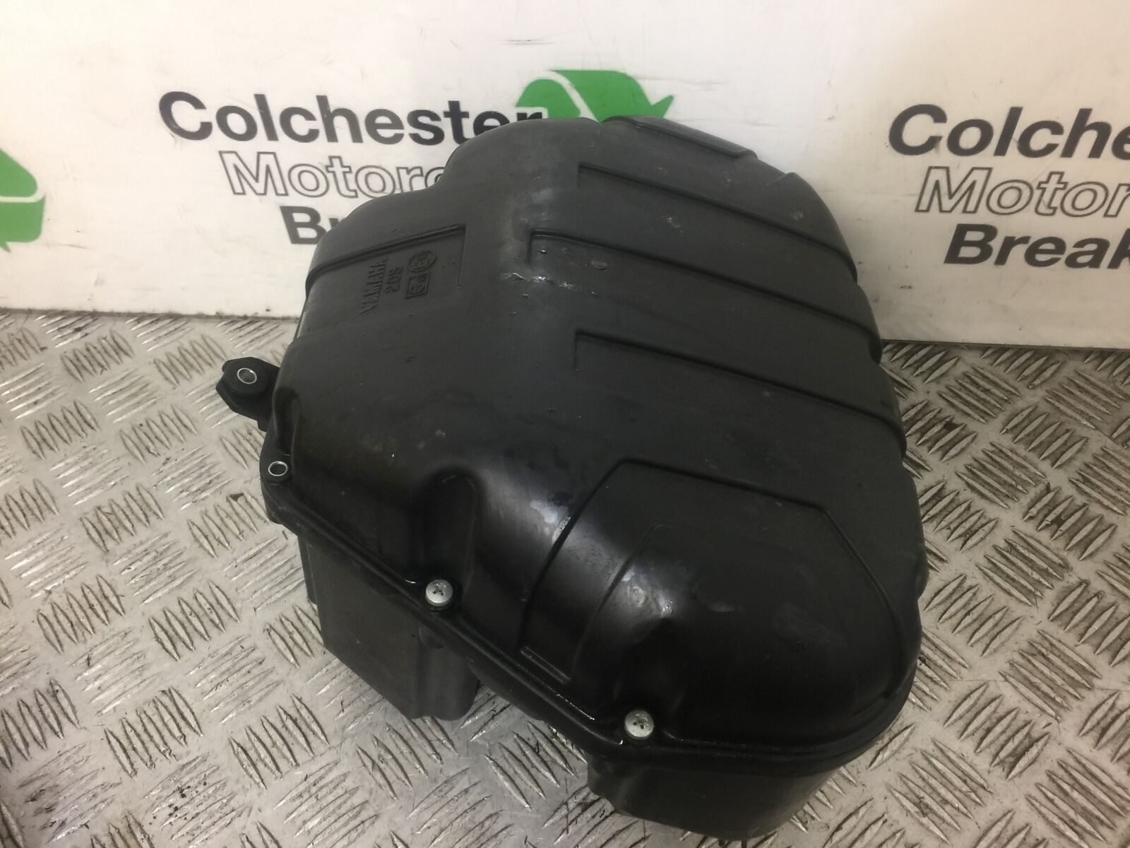 YAMAHA XJ6 XJ6-S AIR BOX  YEAR 2010 (STOCK 383)