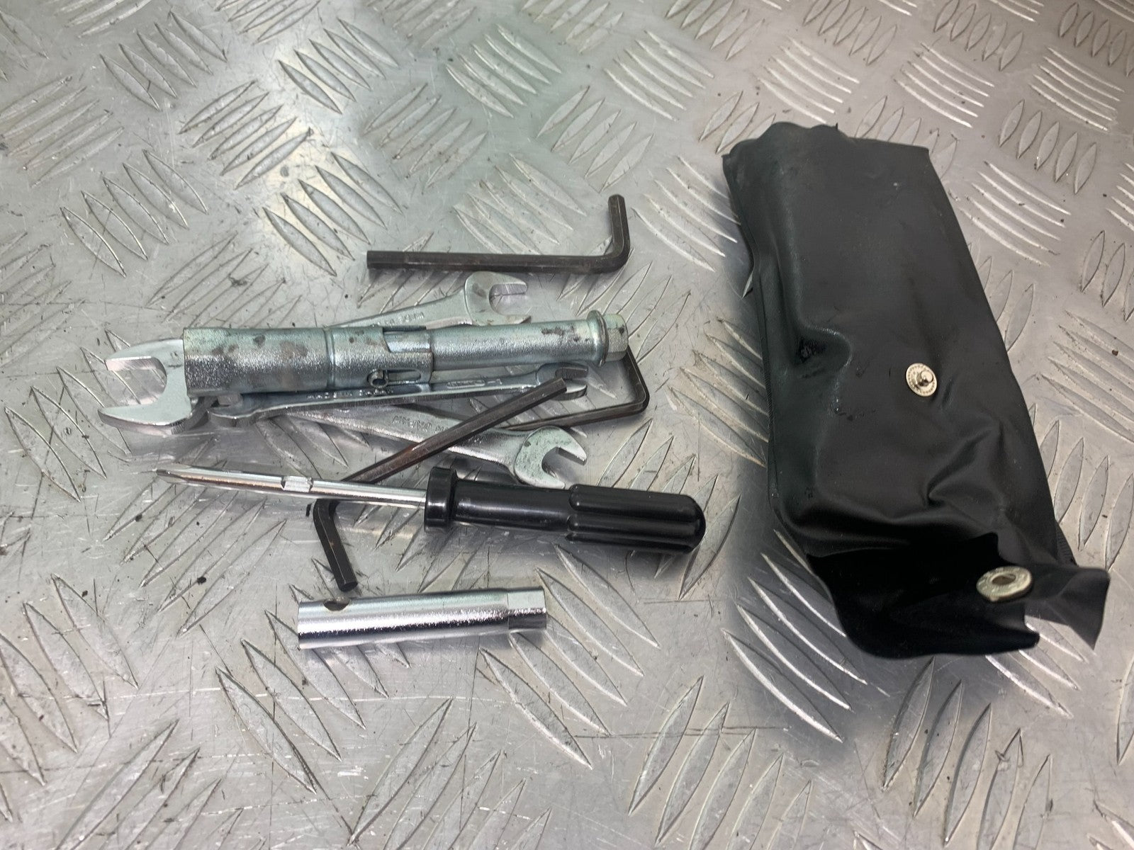 KAWASAKI GTR1400 GTR 1400 TOOL KIT  YEAR 2007-2009 (CMB1306)