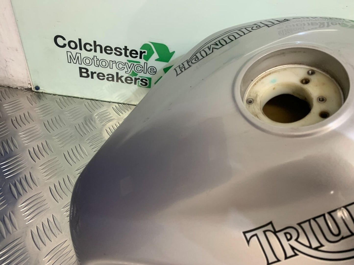 TRIUMPH 1050 SPRINT PETROL TANK YEAR 2004-2007 (STOCK 956)