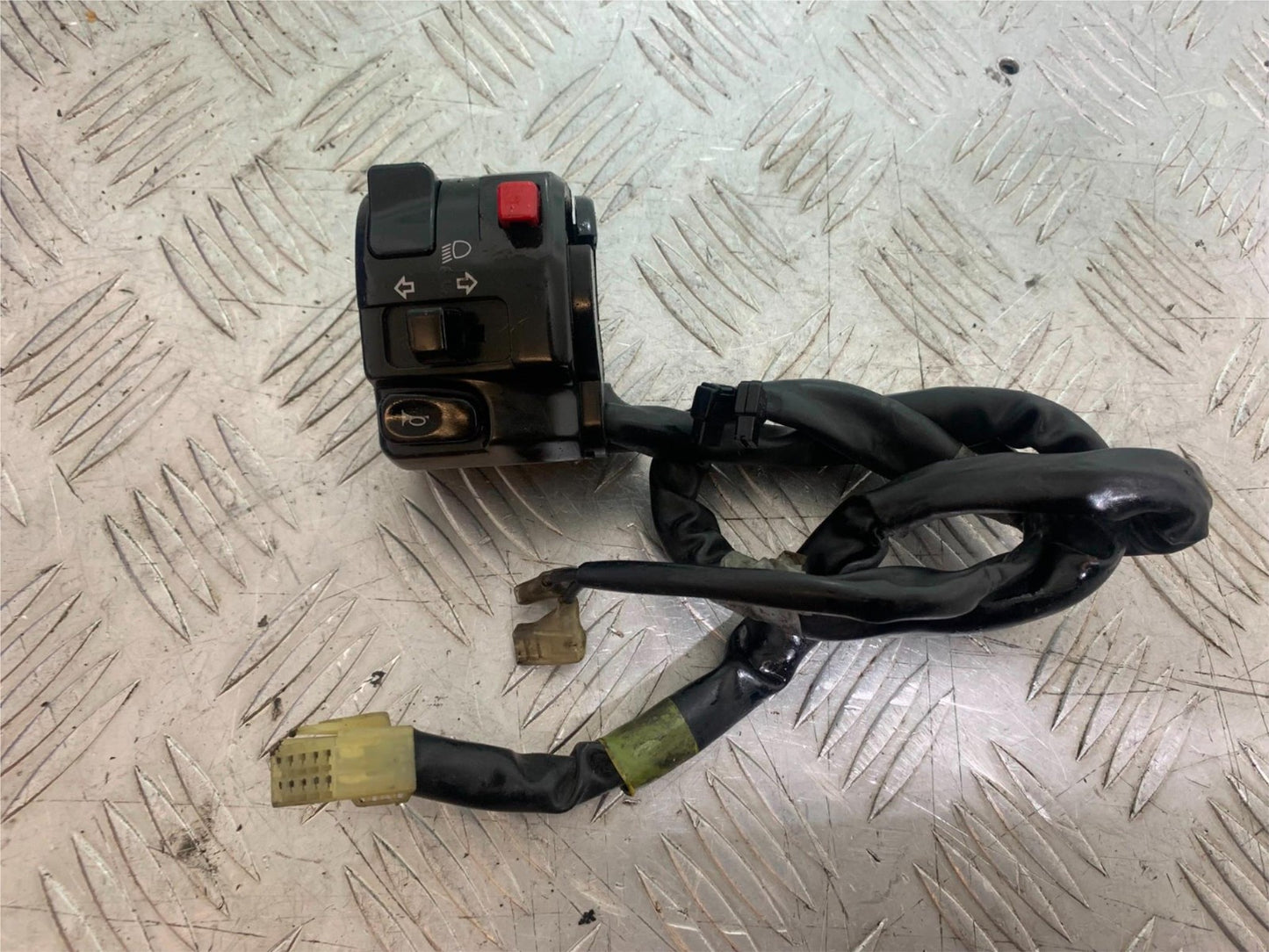 YAMAHA YZF R1 14 B BIG BANG LEFT SWITCH GEAR   2009-14 (CMB1175)