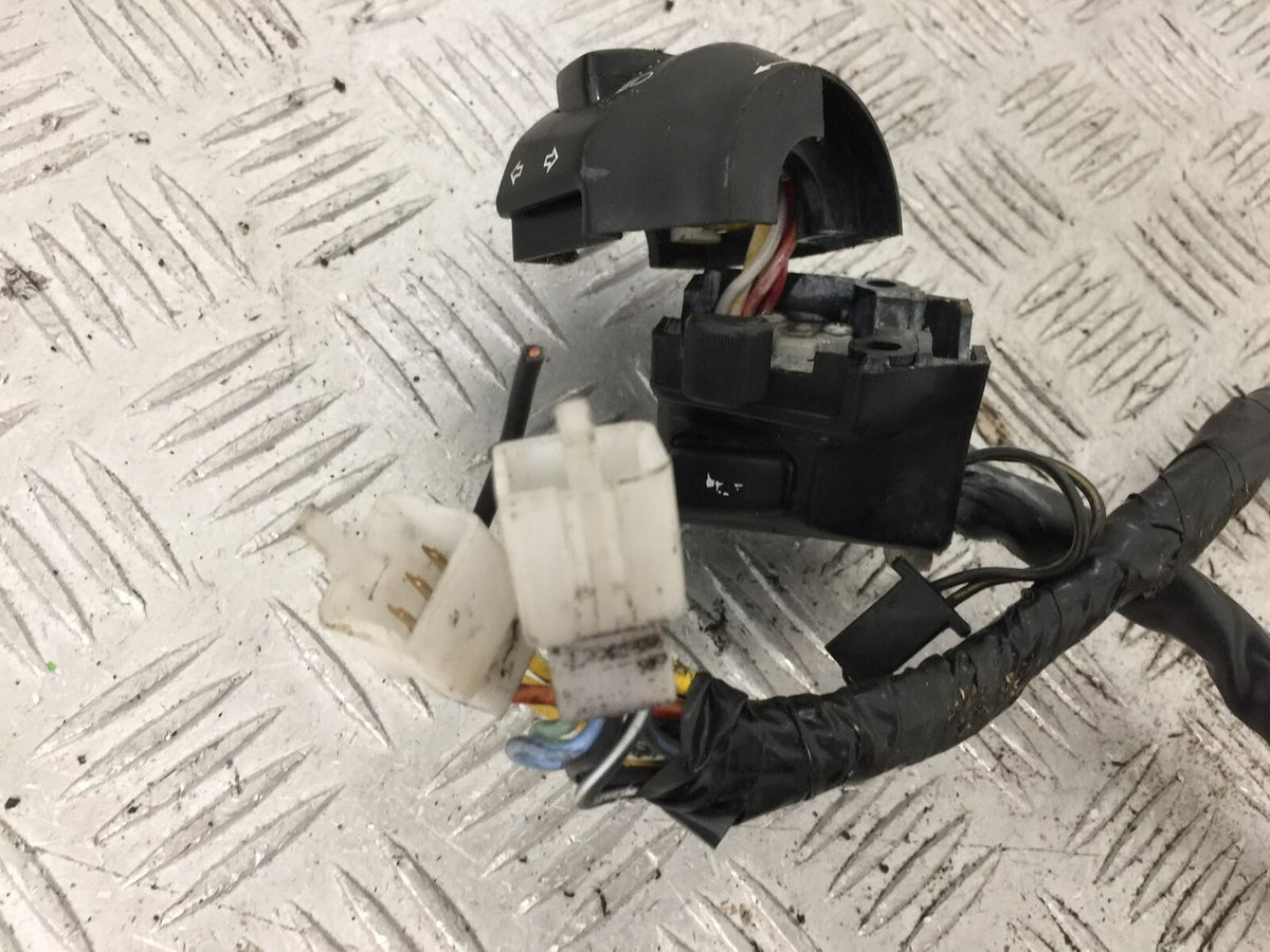 SUZUKI GSXR750 GSXR 750 SRAD LEFT SWITCH GEAR    YEAR 1999 (STOCK 880)