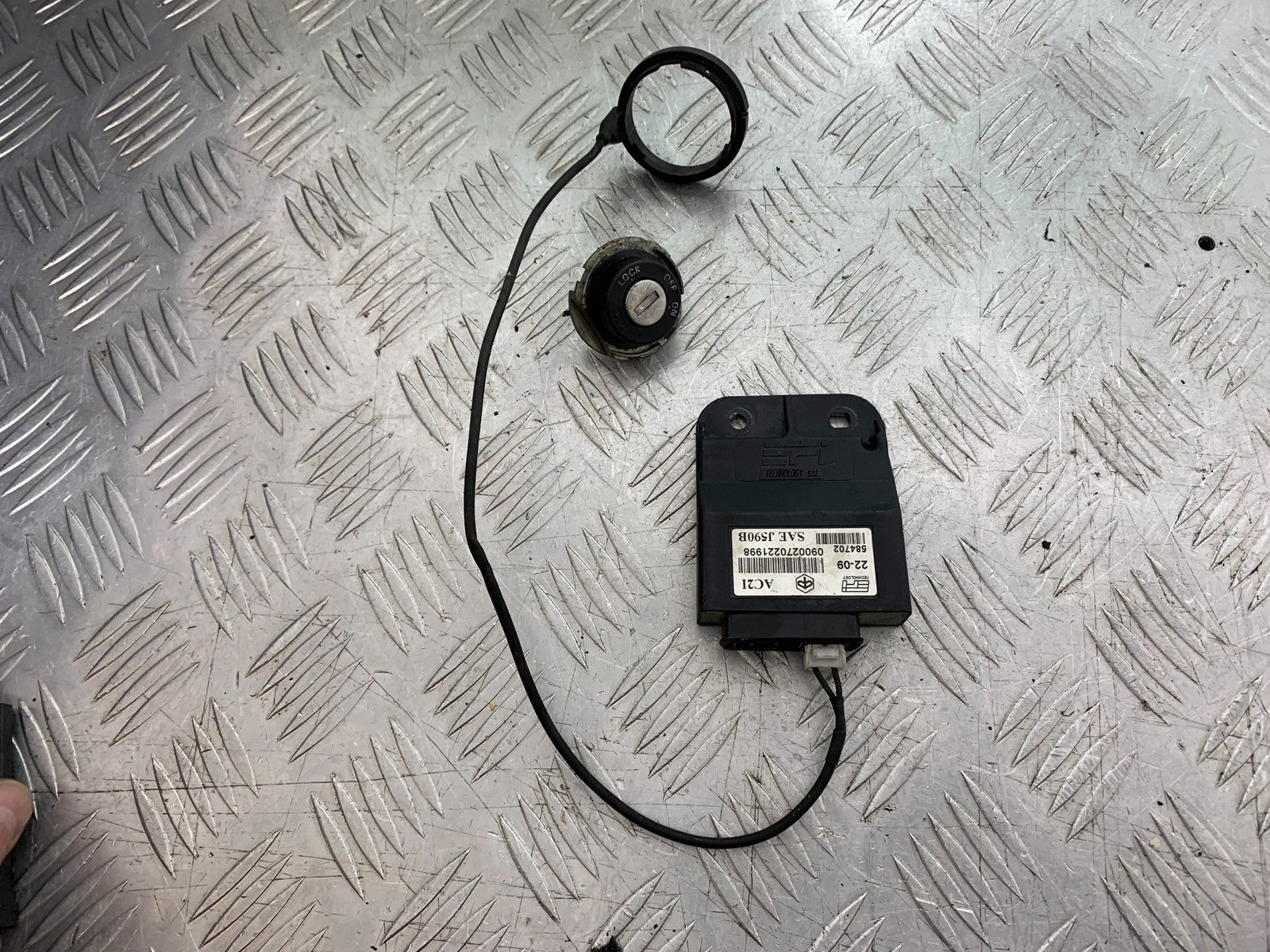 PIAGGIO VESPA GT125 L ECU LOCK (NO KEY)  YEAR 2003 (CMB1300)