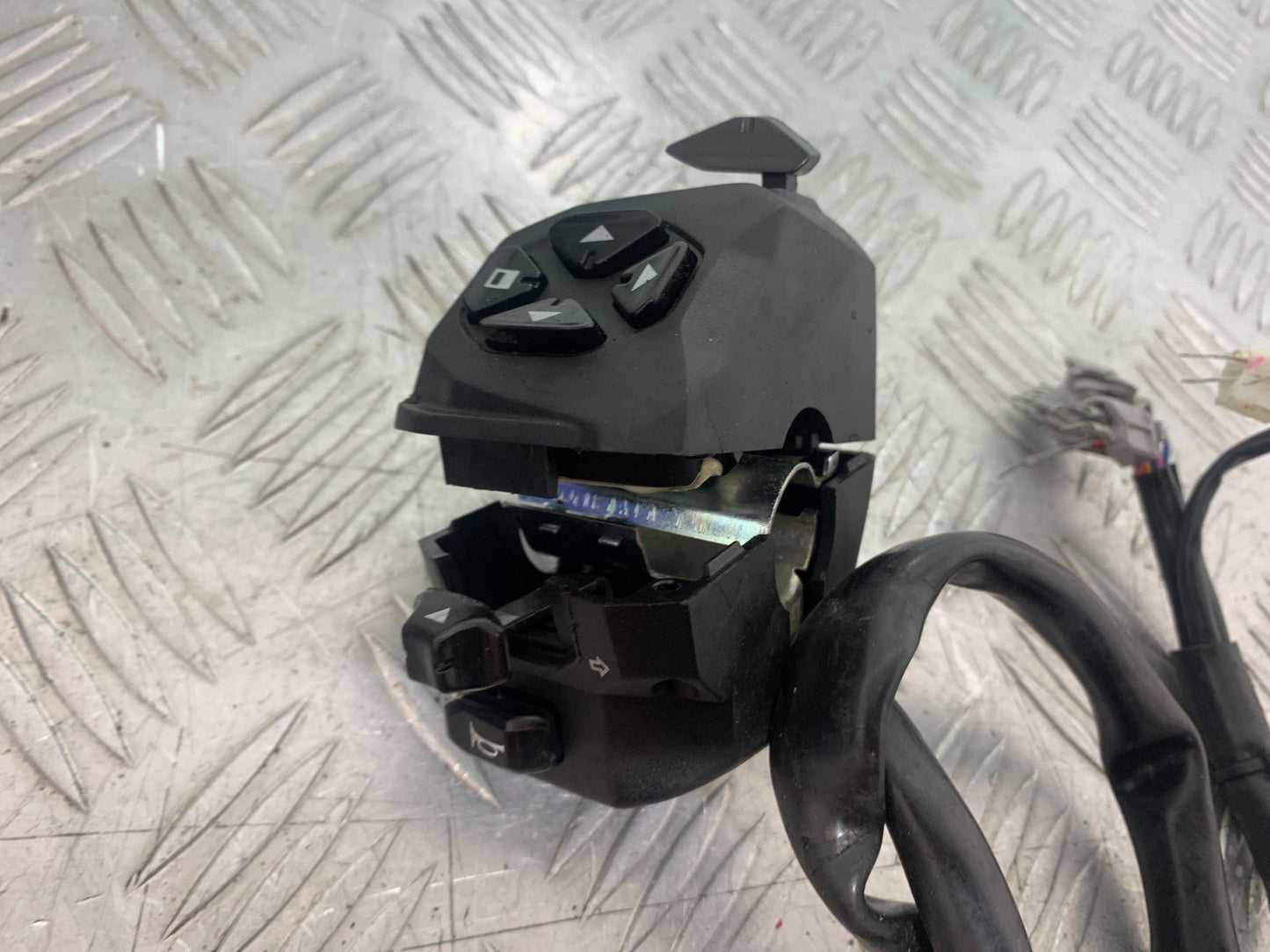 APRILIA RS660 RS 660 LEFT SWITCH GEAR  YEAR 2020-2024 (CMB1202)