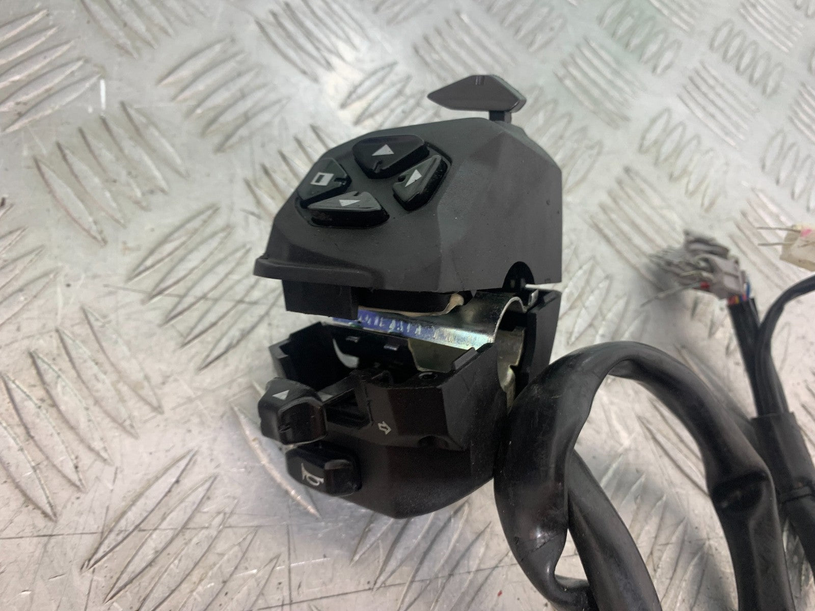 APRILIA RS660 RS 660 LEFT SWITCH GEAR  YEAR 2020-2024 (CMB1202)