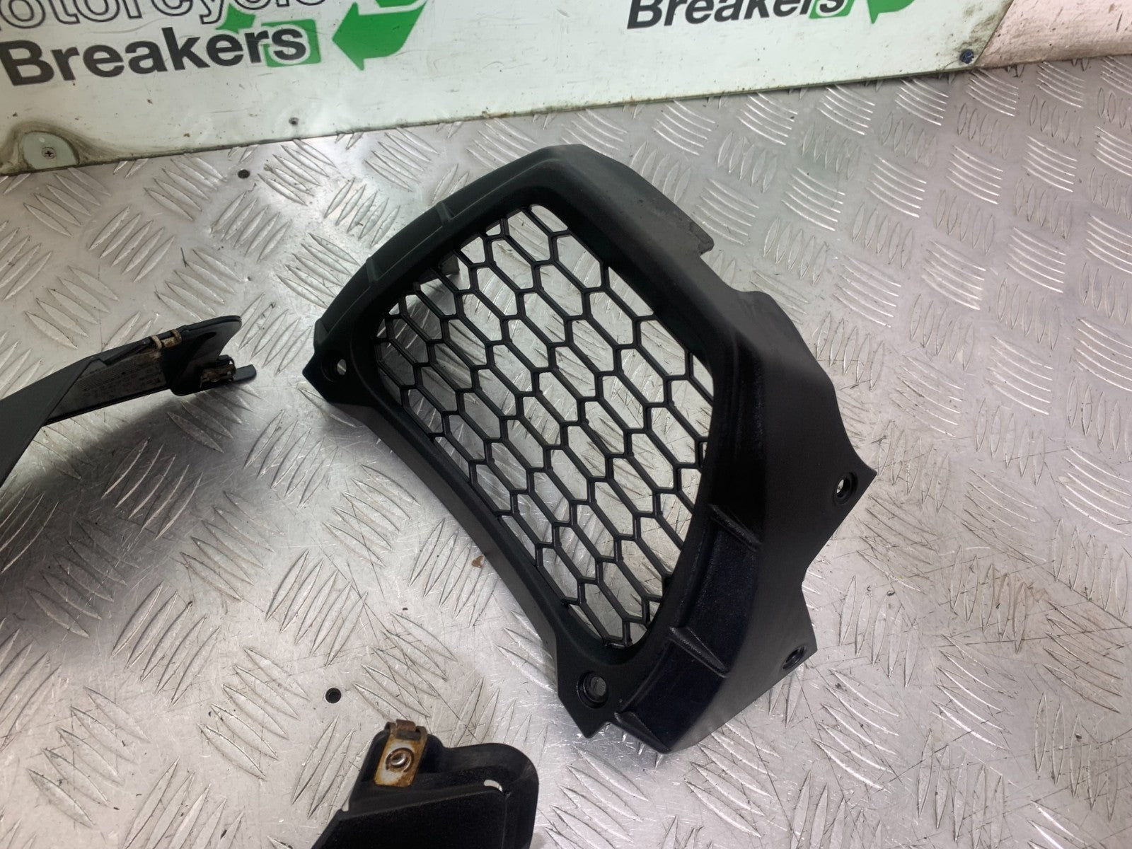 APRILIA TUONO 1000 V4R BELLYPAN YEAR 2011-13  (CMB1331)