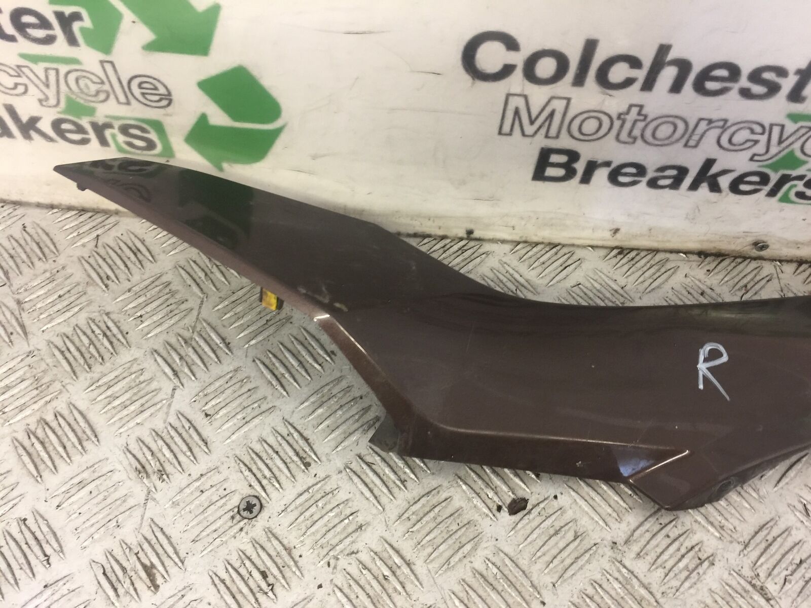 HONDA FORZA 125 RIGTH SIDE PANEL YEAR 2015 (STOCK 620)