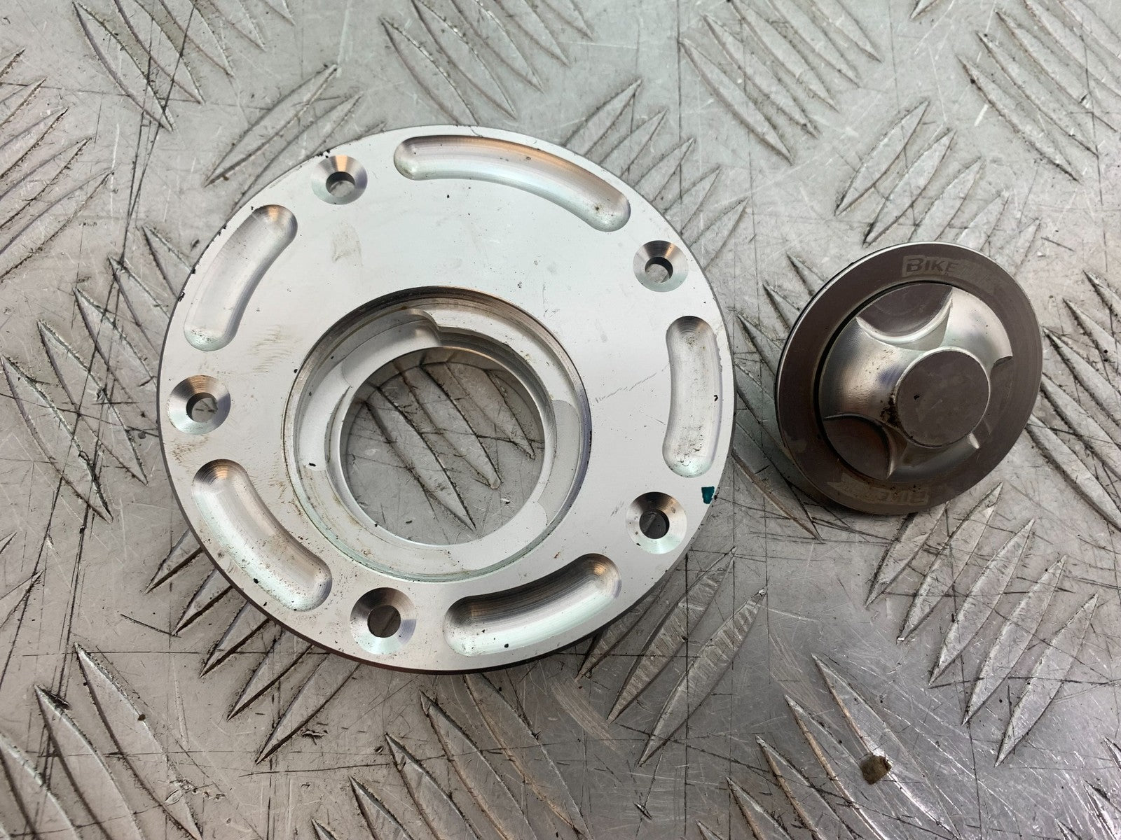 DUCATI 996 SPS 748 916 998 PETROL CAP  1999-2000 (CMB1209)