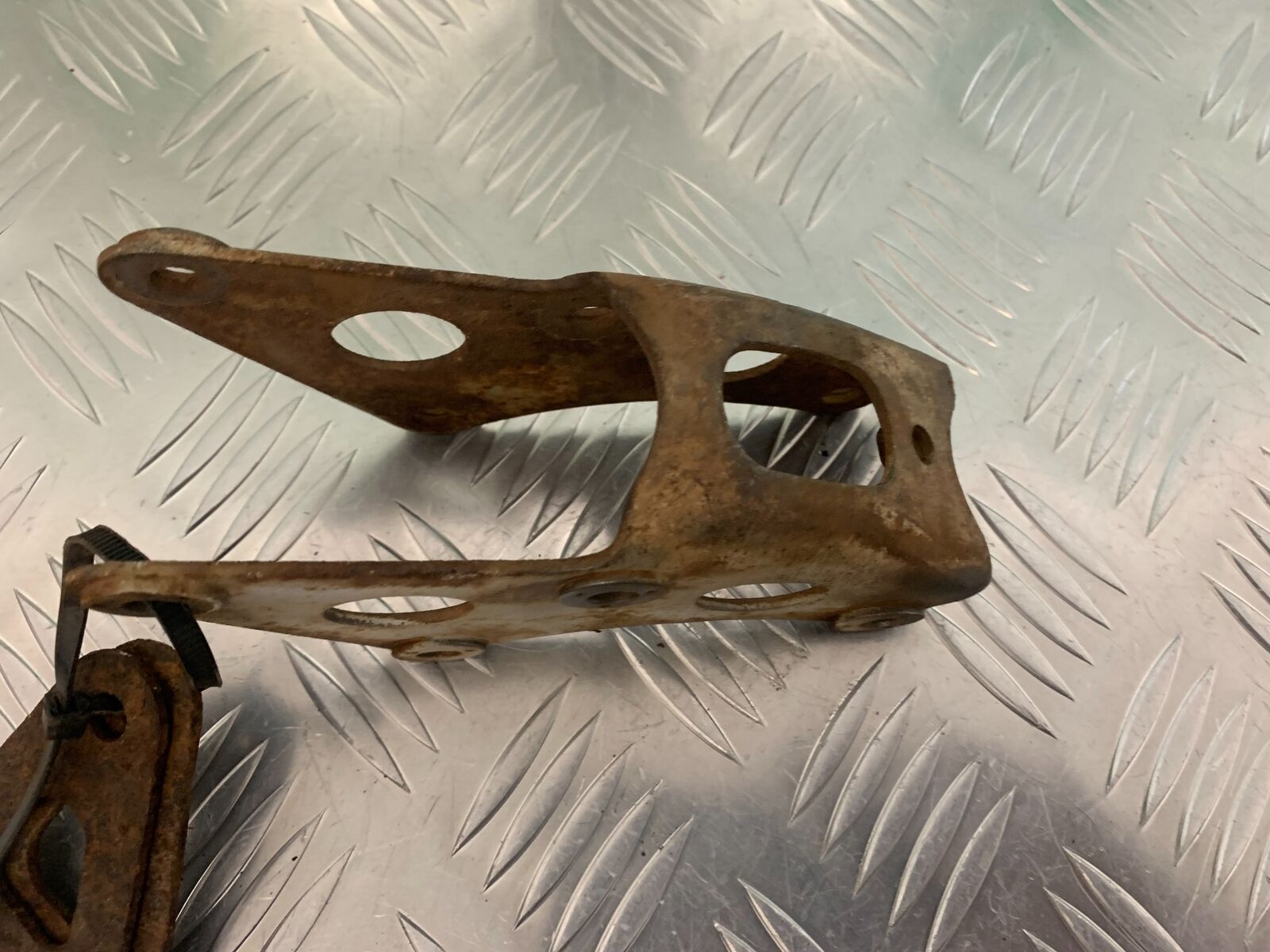YAMAHA XT250 XT 250 ENGINE BRACKETS   YEAR 1980-1982  (STOCK 944)