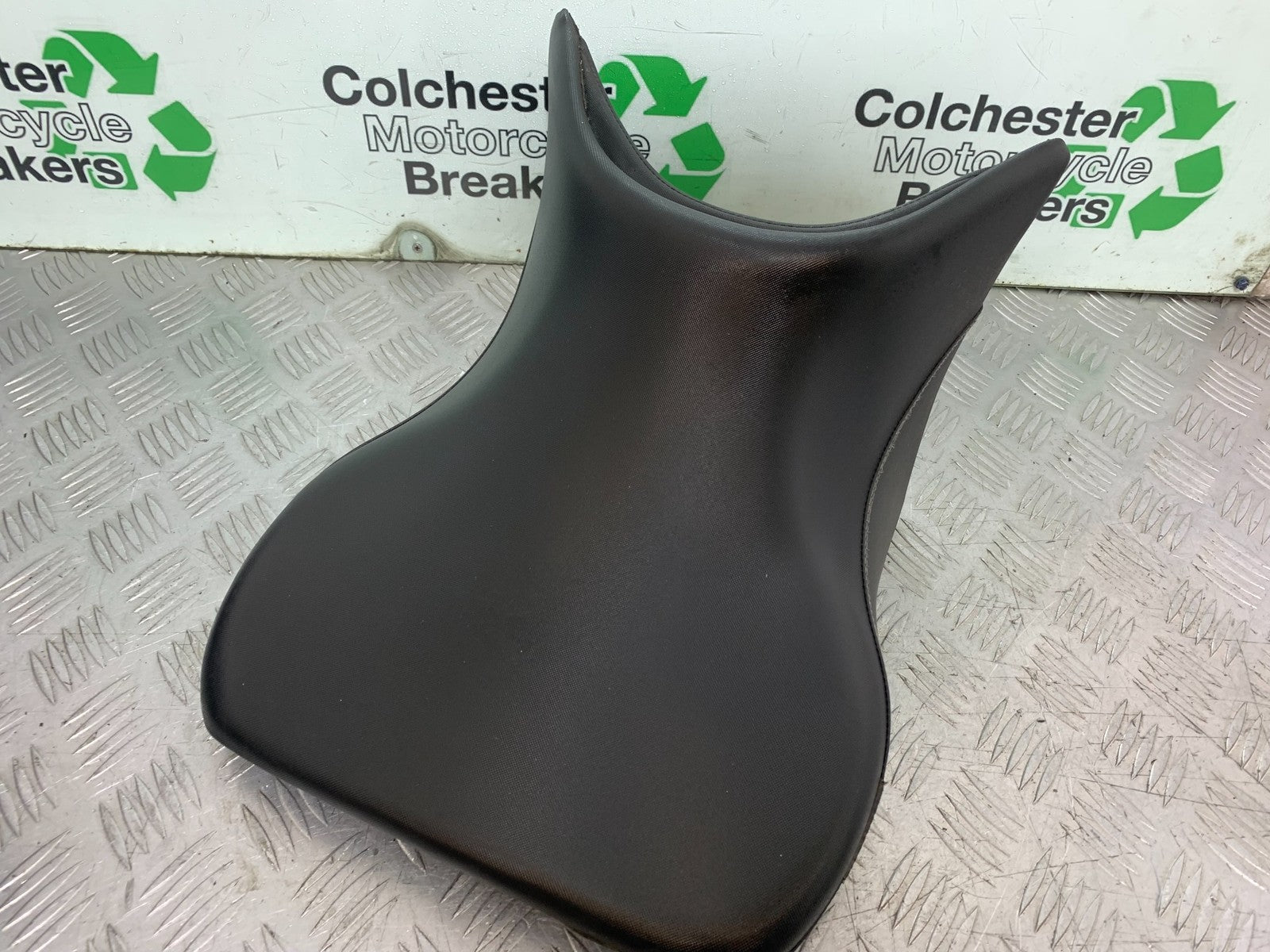 HONDA CBF600 CBF 600 FRONT SEAT   YEAR 2004-07  (CMB1305)