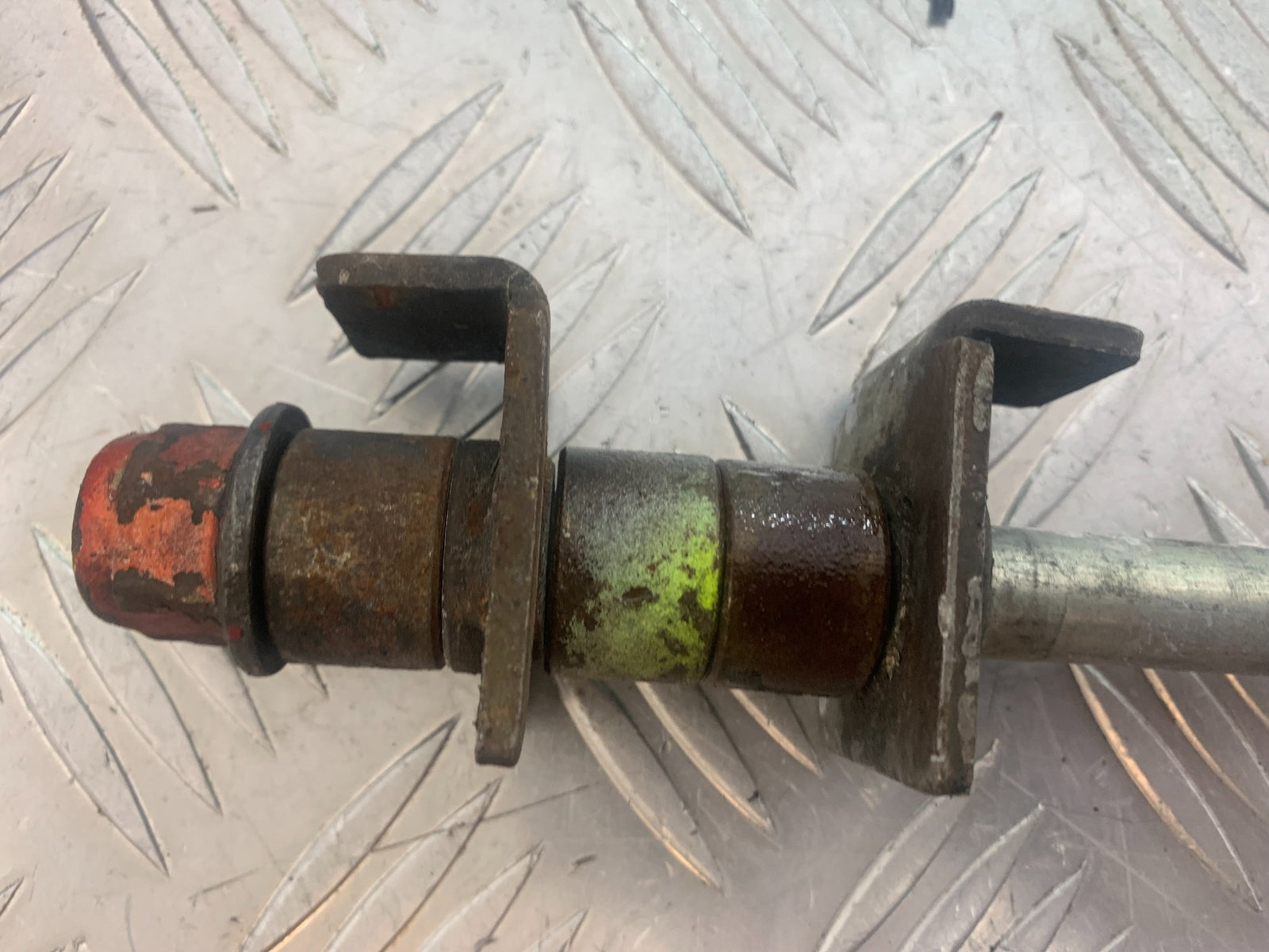 RIEJU 125 RS2 REAR WHEEL SPINDLE  YEAR 2007 (CMB1142)