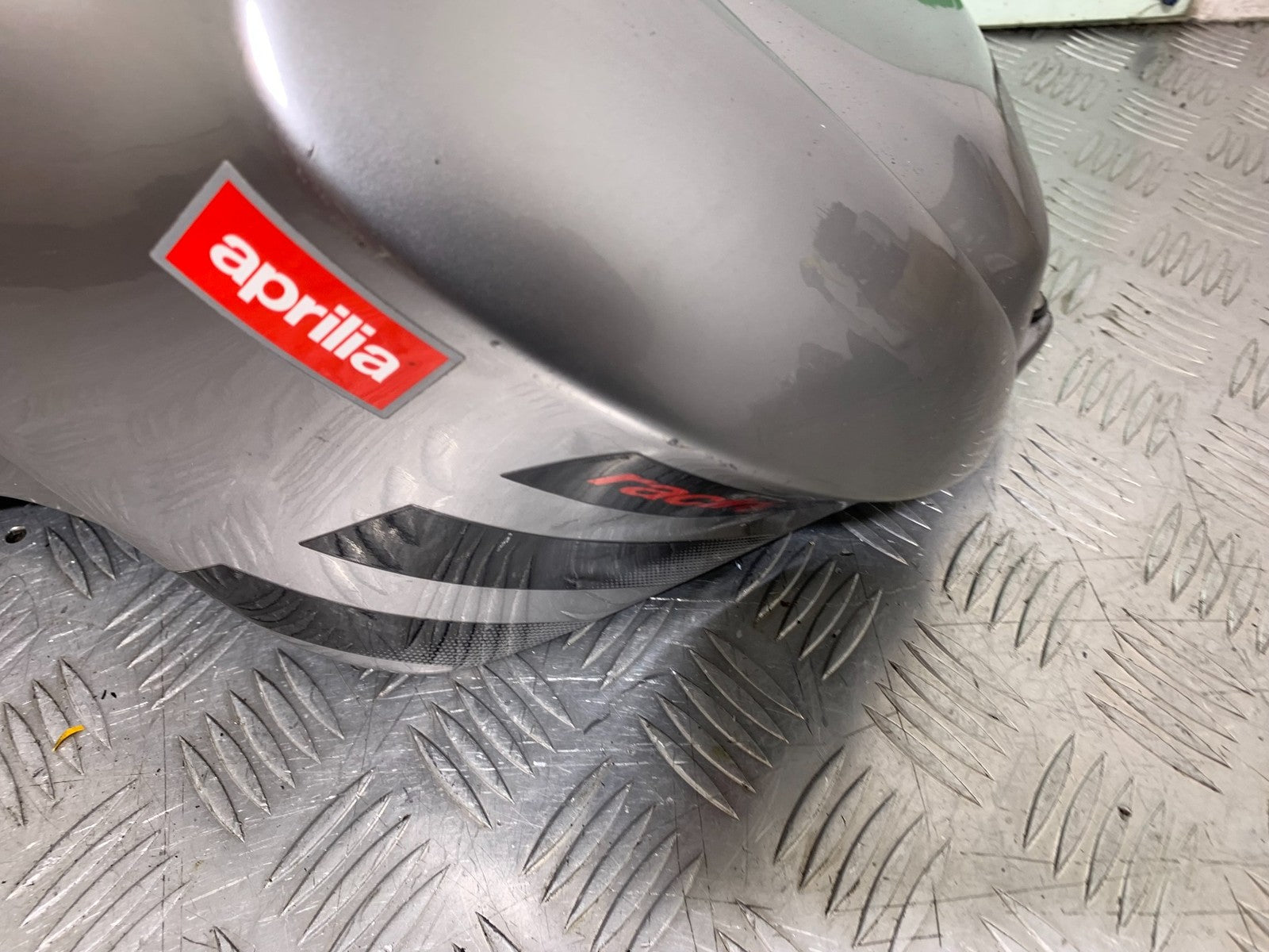 APRILIA RSV1000 RSV 1000 MILLE PETROL TANK   1998- 2003 (CMB1184)