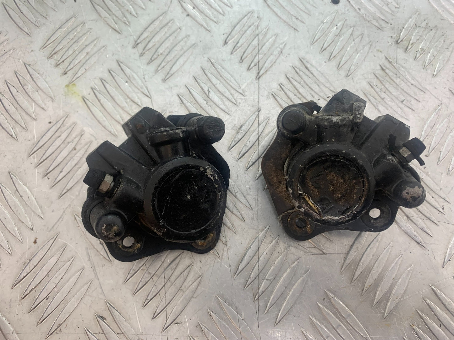 KAWASAKI GT550 GT 550 FRONT BRAKE CALIPERS  YEAR 1984-87 (CMB1141)