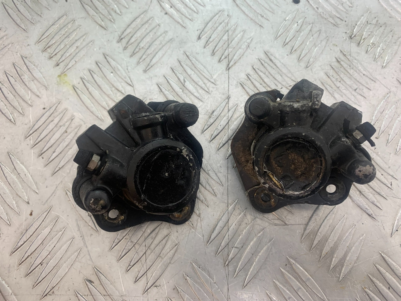 KAWASAKI GT550 GT 550 FRONT BRAKE CALIPERS  YEAR 1984-87 (CMB1141)