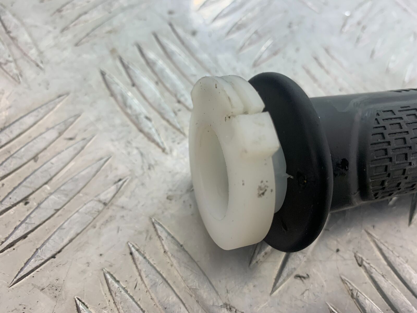 BENELLI TORNADO TNT 125 THROTTLE TWIST GRIP   YEAR 2024 (CMB1090)