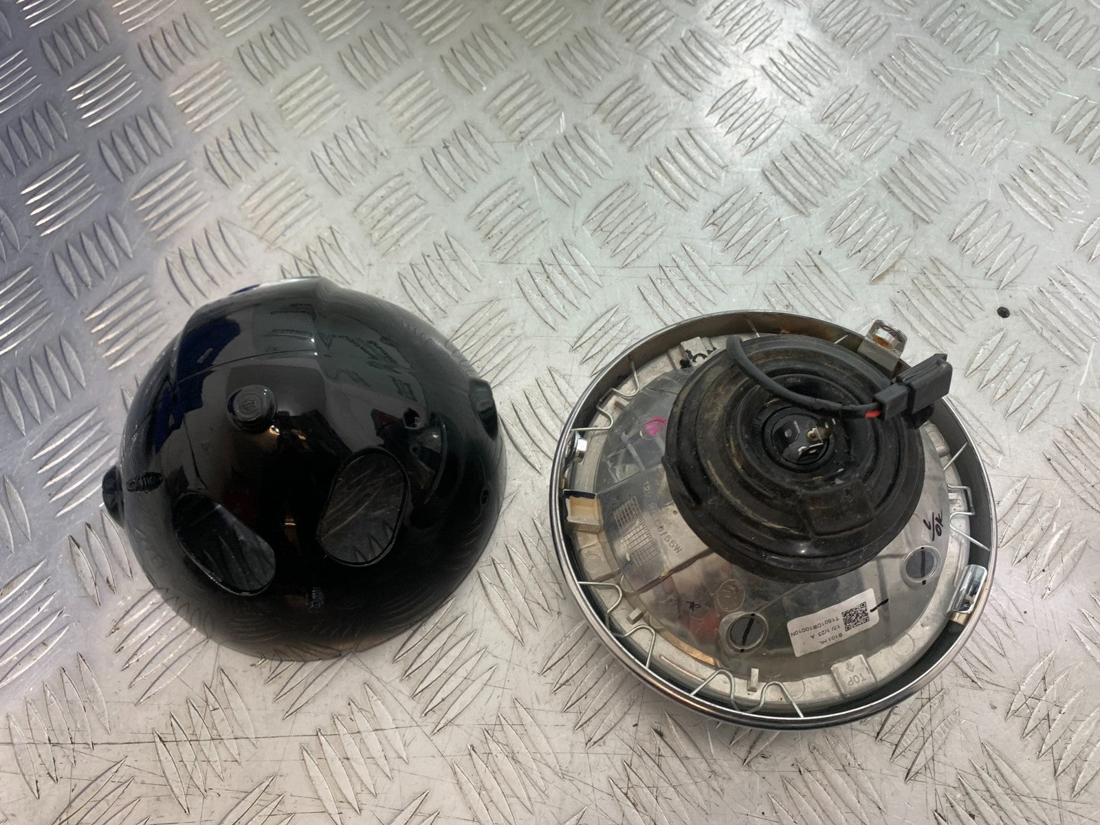 BSA 650 GOLD STAR HEADLIGHT AND BACKING   YEAR 2022-2025 (CMB1262)
