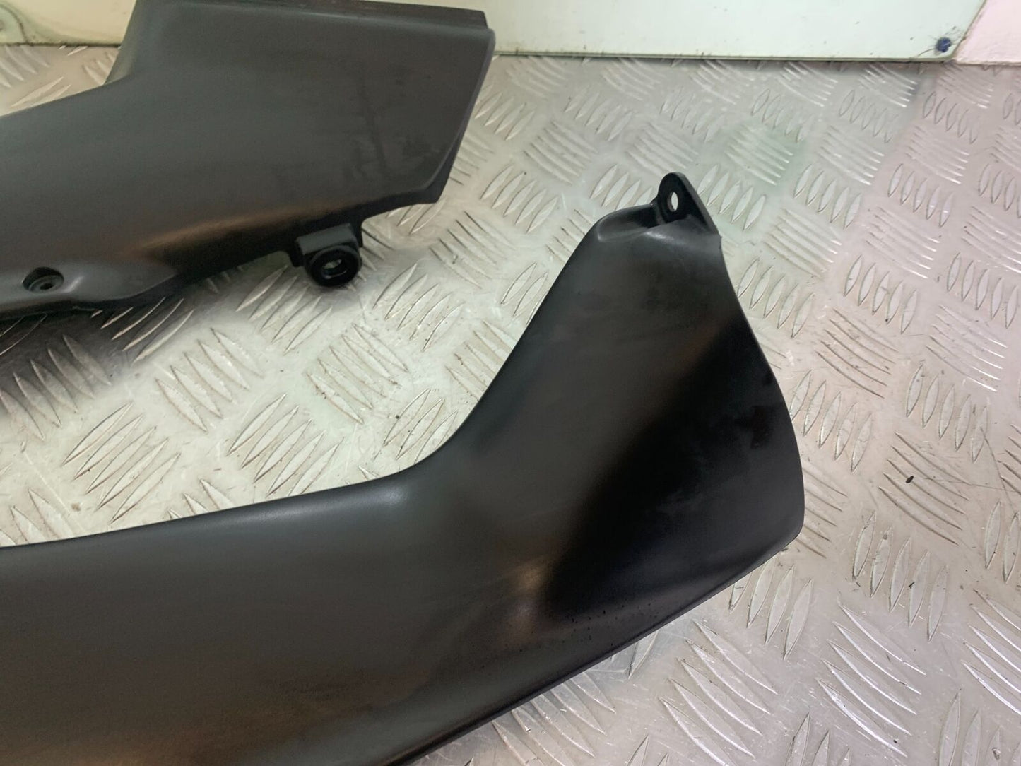 HONDA CBR 929 RRY FIREBLADE TOP FAIRING INFILL PANELS YEAR 2000-01 (CMB1094)