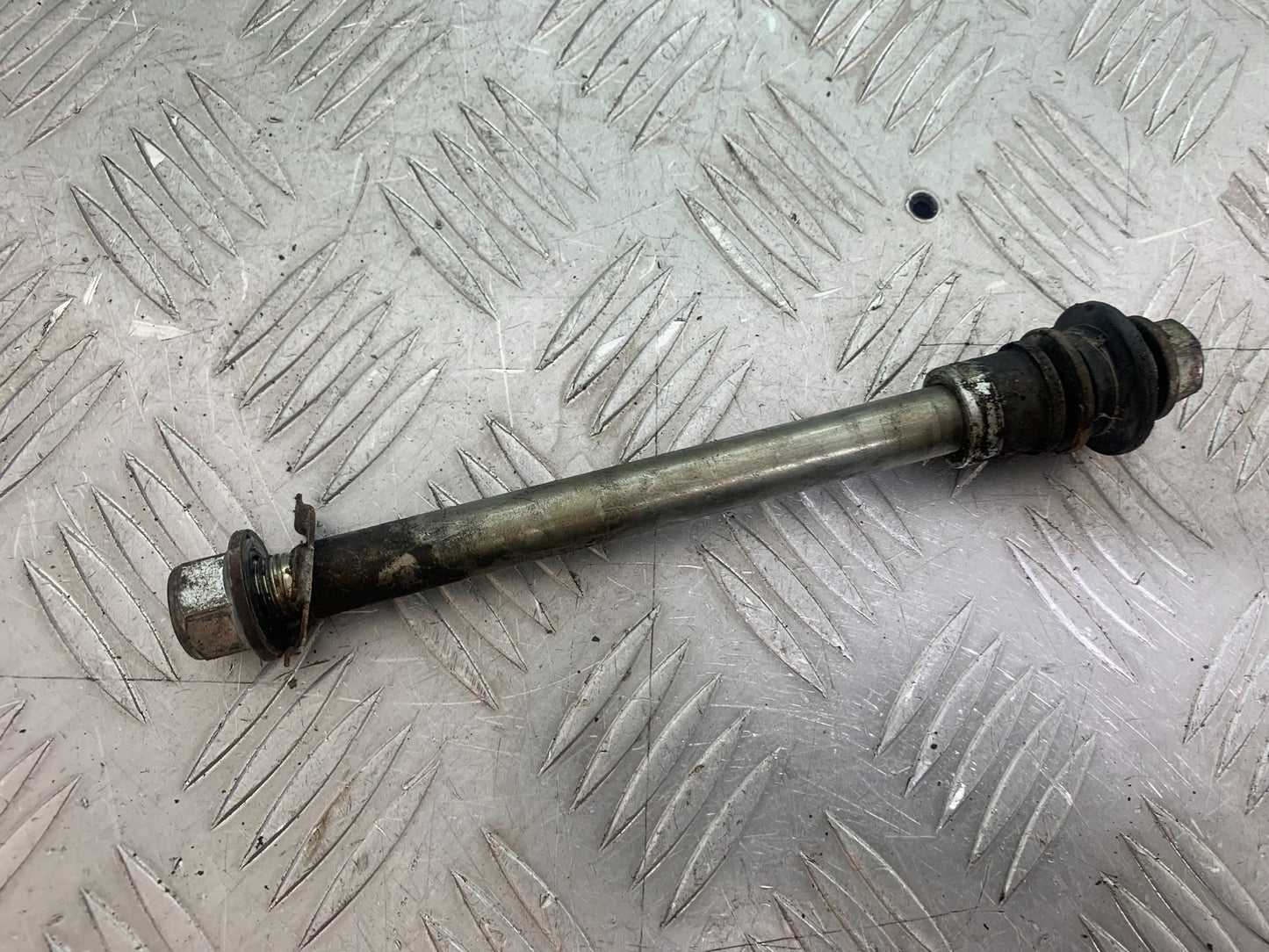 YAMAHA YBR125 YBR 125 FRONT WHEEL SPINDLE  YEAR 2010-2017 (CMB1163)