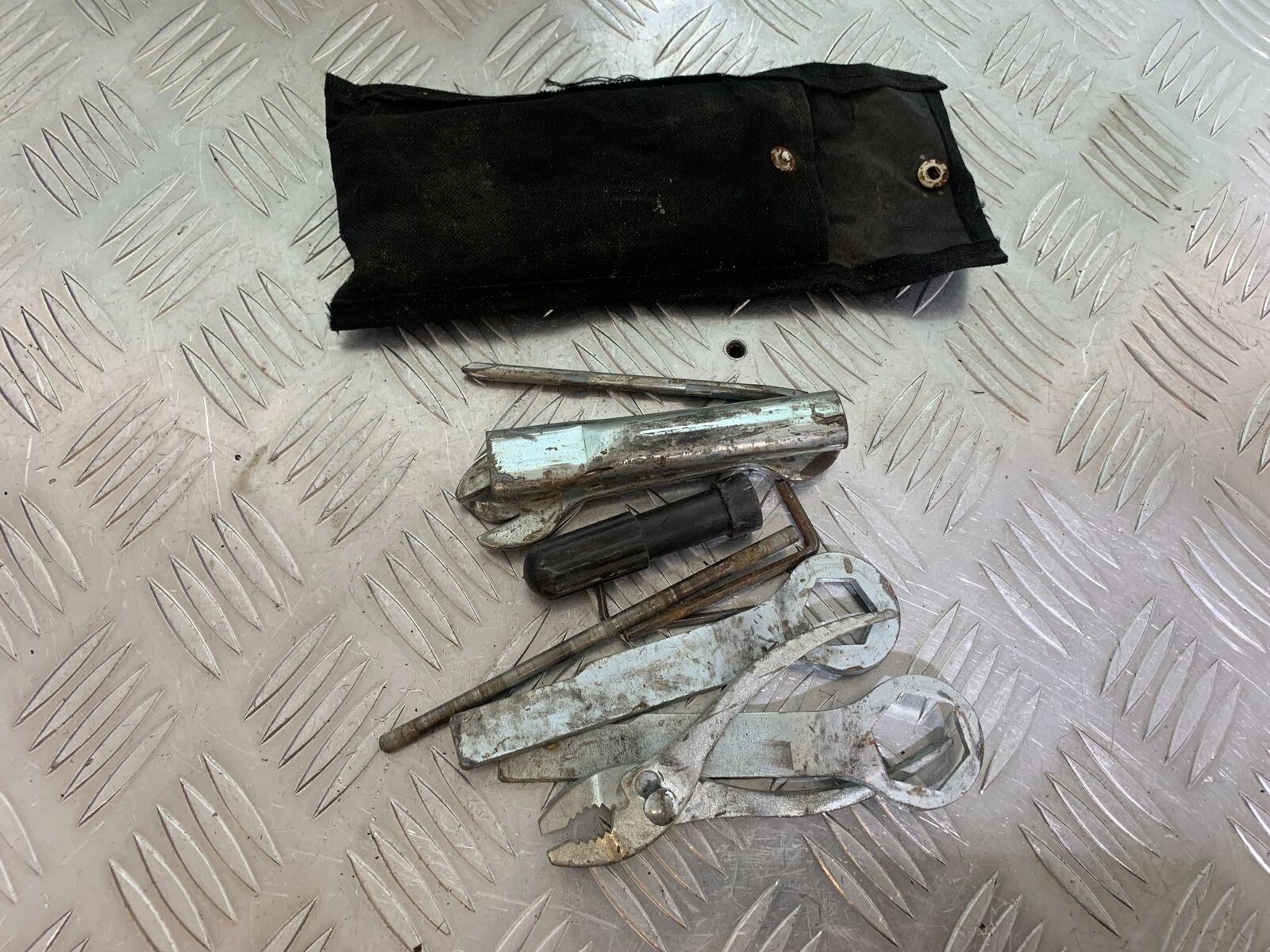 KAWASAKI NINJA 650 TOOL KIT   YEAR 2017-2019 (CMB1018)