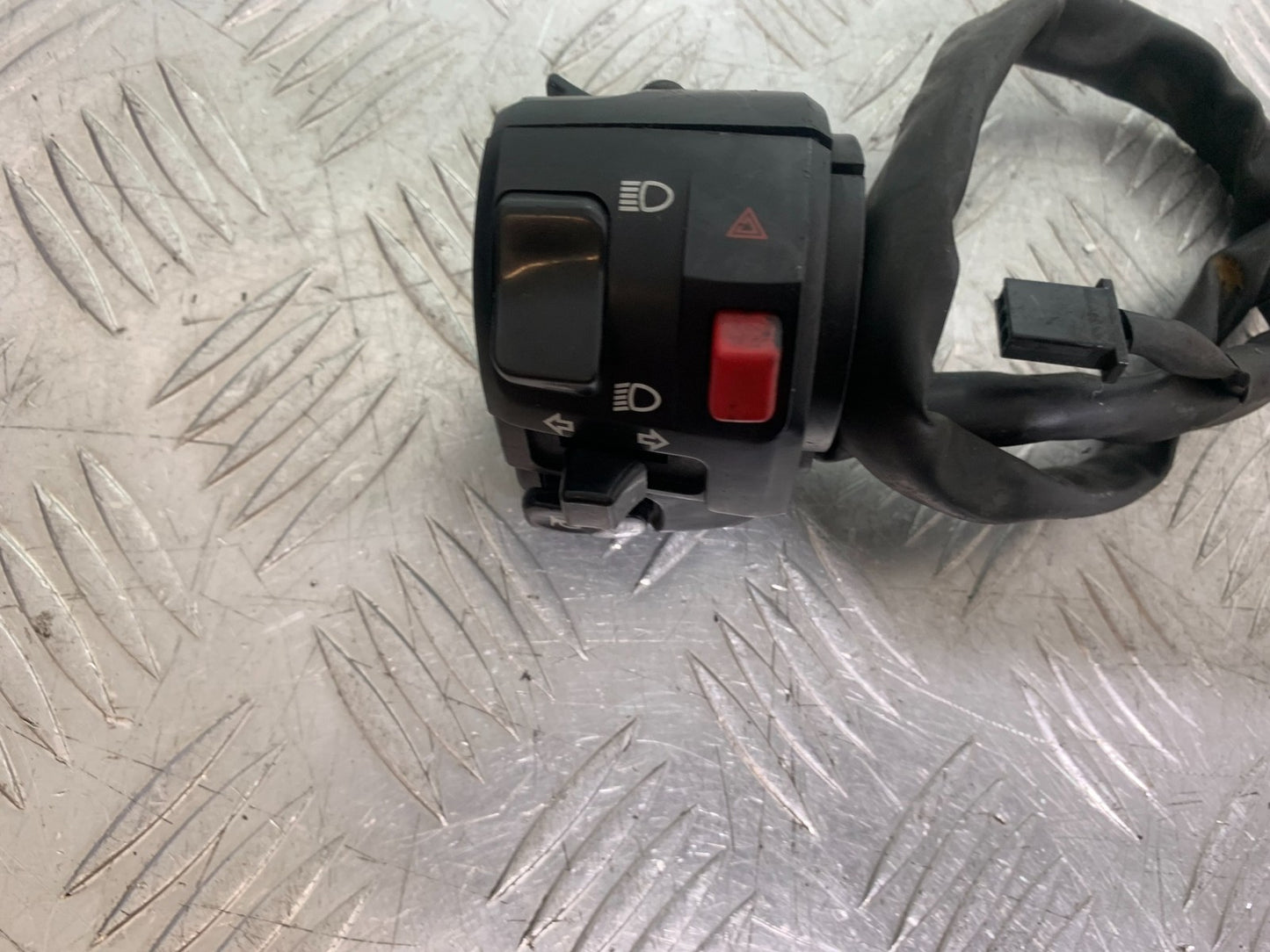 KAWASAKI 650 VERSYS LEFT SWITCH GEAR YEAR 2015-2018 (CMB1288)