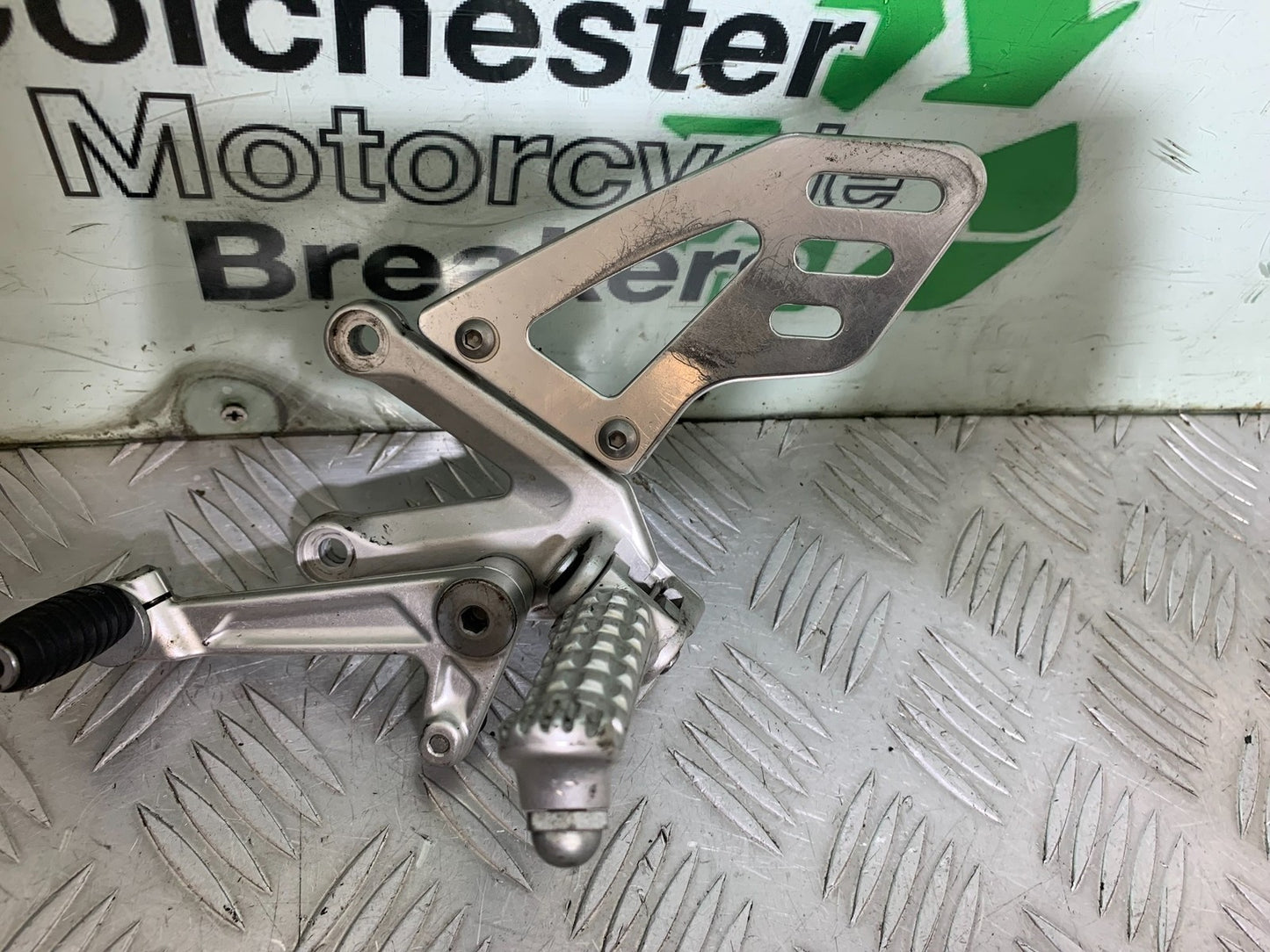 APRILIA TUONO 1000 V4R FRONT LEFT HANGER   YEAR 2011-13  (CMB1316)