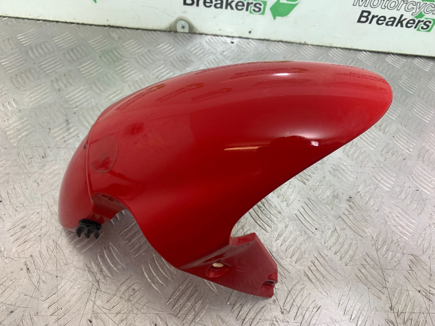 TRIUMPH 675 STREET TRIPLE R FRONT MUDGUARD (DAMAGED) YEAR 2013 - 2016 (CMB1221)