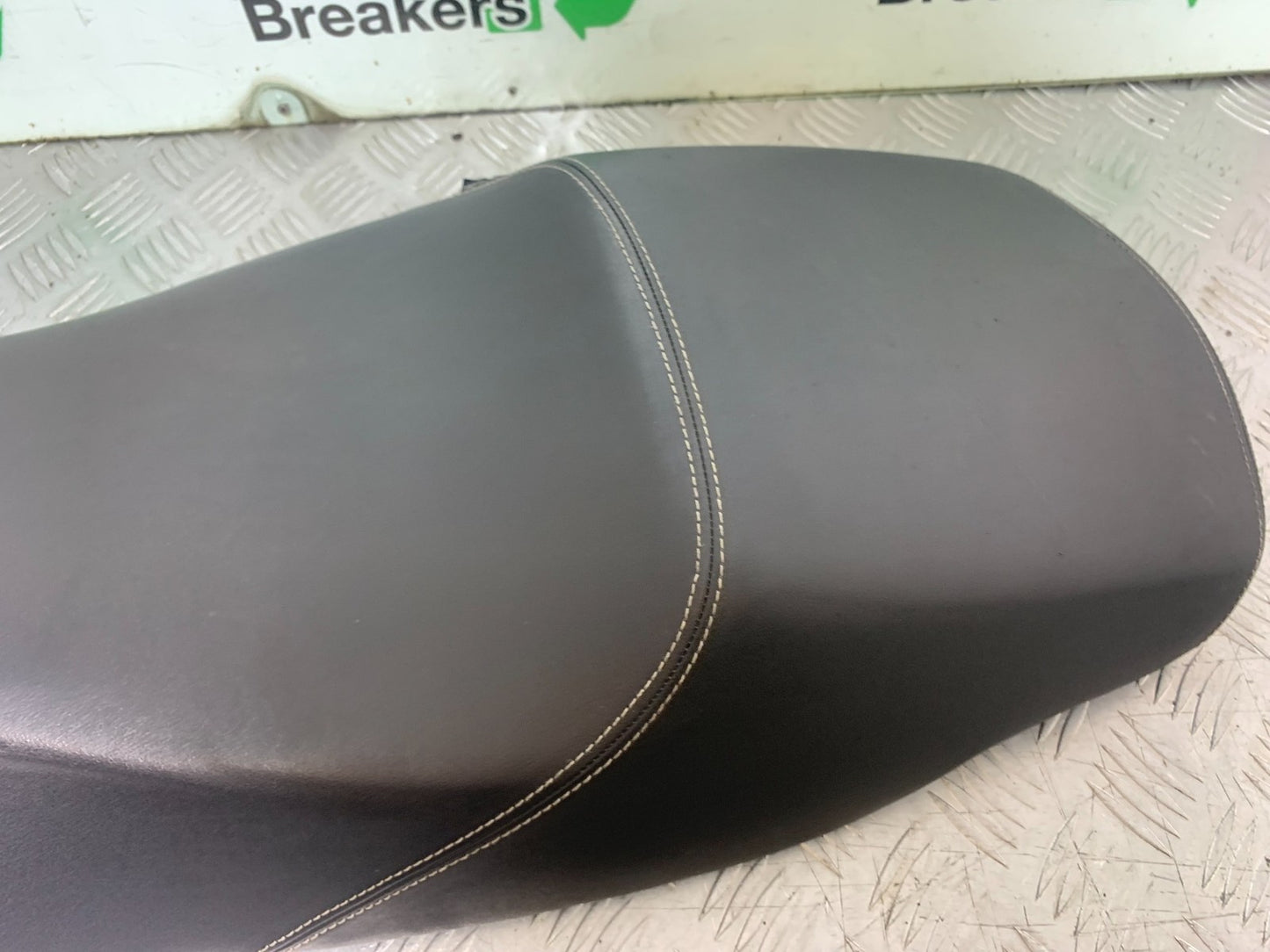 TRIUMPH 1050 SPRINT GT SEAT  YEAR 2010-2016 (CMB1250)