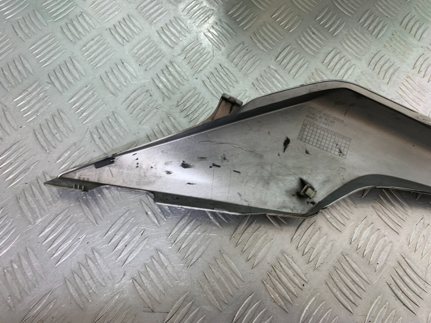 HONDA VFR1200 VFR 1200 FA RIGHT SEAT PANEL  YEAR 2010-11 CMB1088)