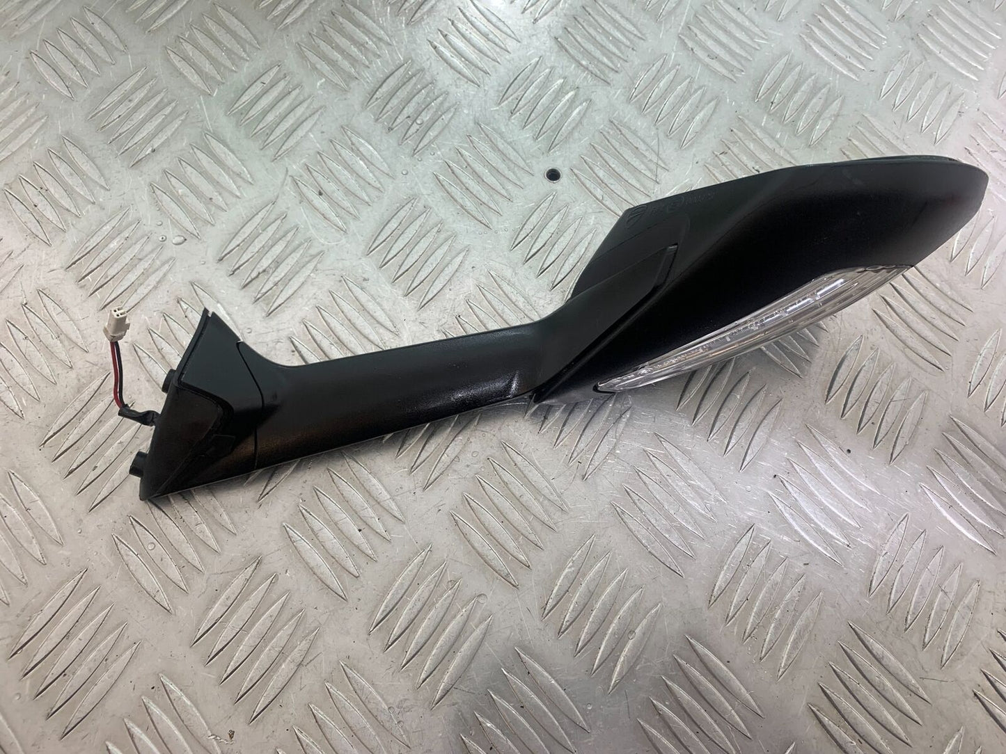 DUCATI 1199 PANIGALE RIGHT MIRROR  YEAR 2012-2014 (CMB1047)