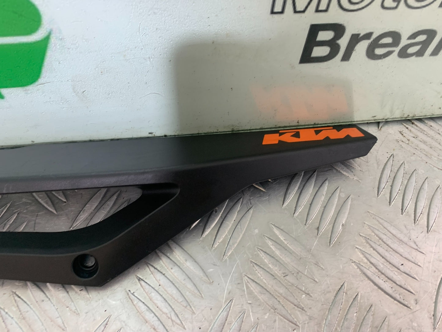 KTM 790 DUKE CHAIN GUARD YEAR 2018-2021  (CMB11150)