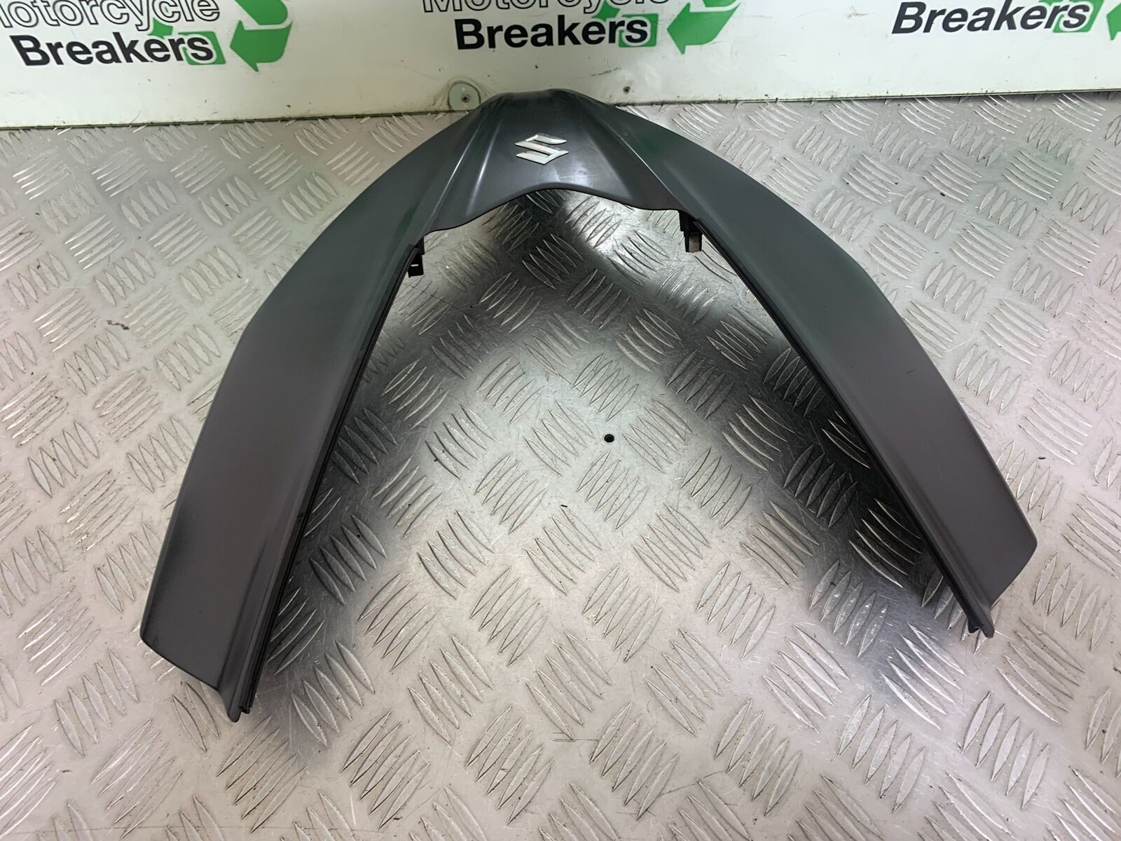 SUZUKI AN400 AN 400 BURGMAN TOP FAIRING INFILL PANEL  YEAR 2017-2024 (CMB1118)