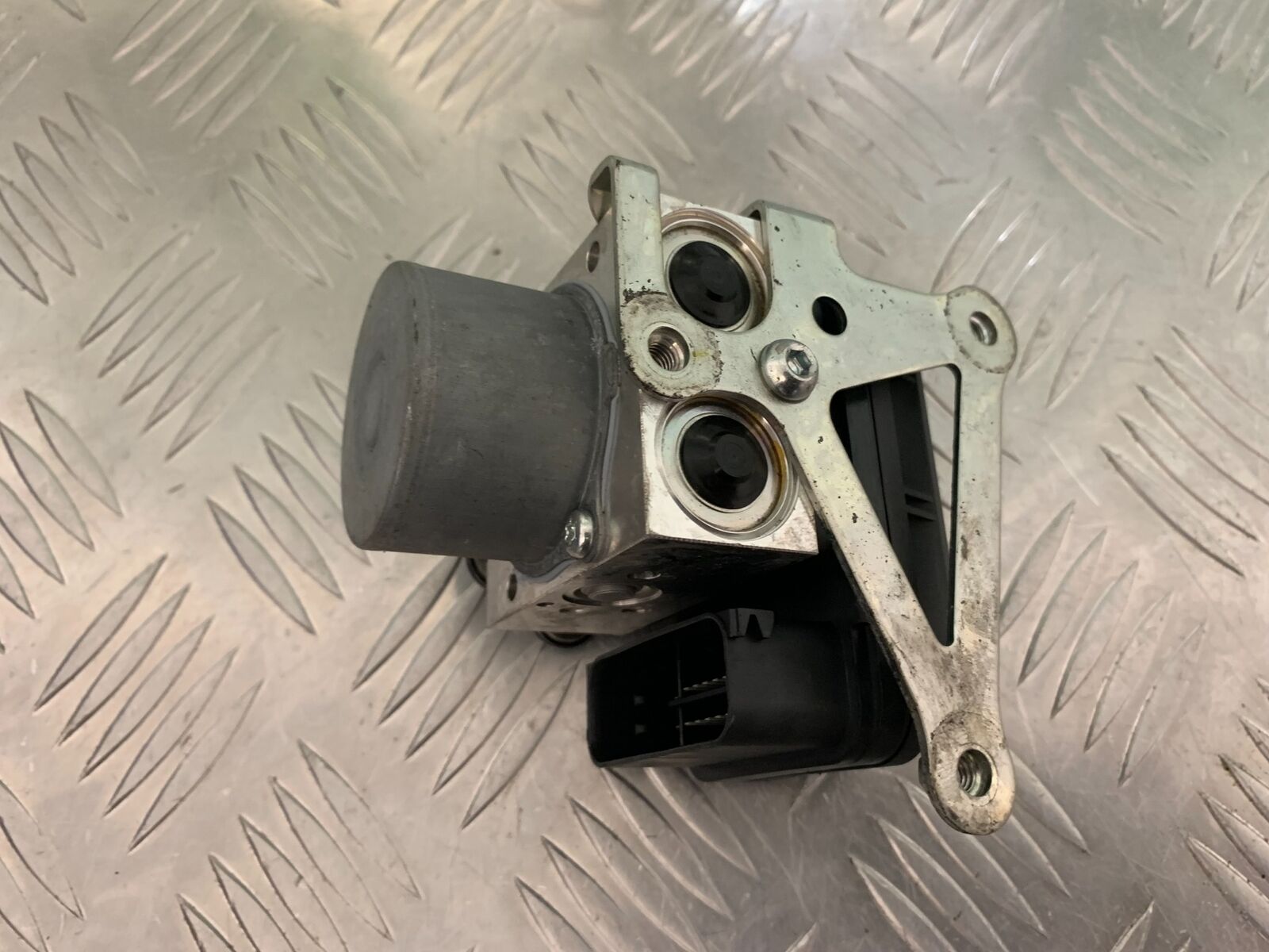 YAMAHA MT09 MT-09 TRACER 900 GT ABS PUMP YEAR 2018-2020 (STOCK 982)