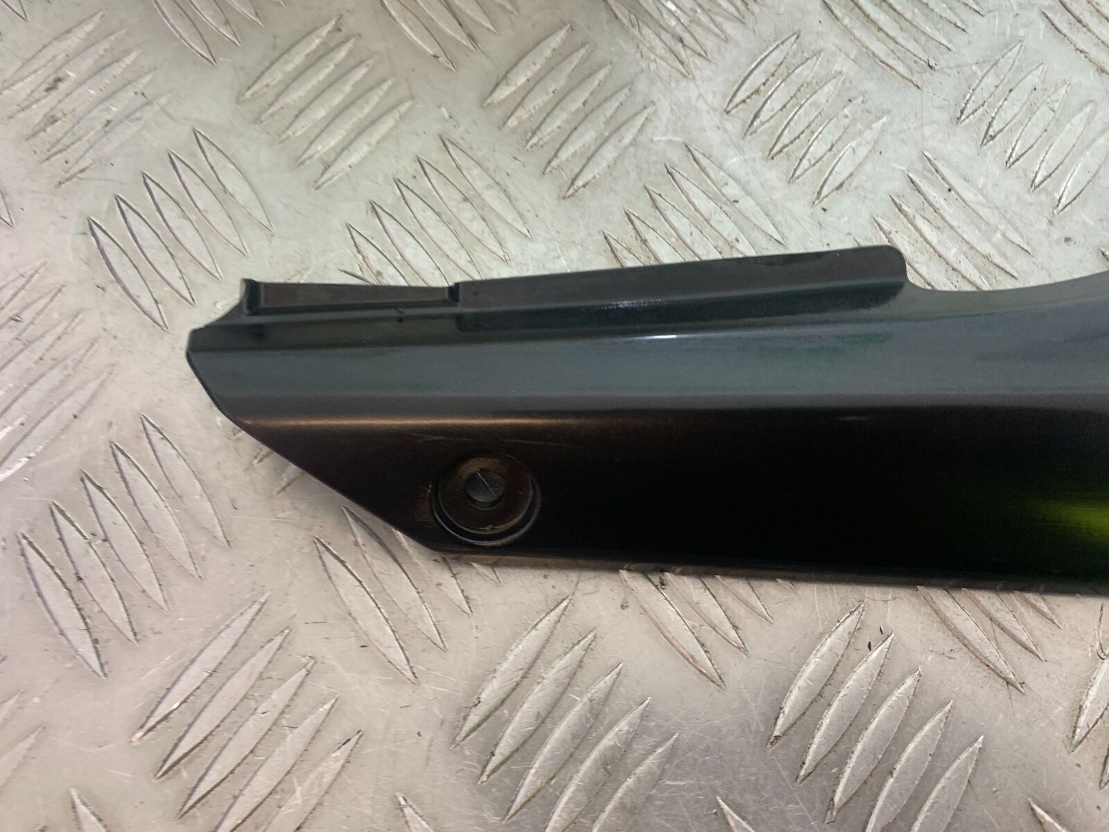 SUZUKI GSF1250 GSF 1250 BANDIT RIGHT SEAT PANEL YEAR 2010-14 (CMB1092)