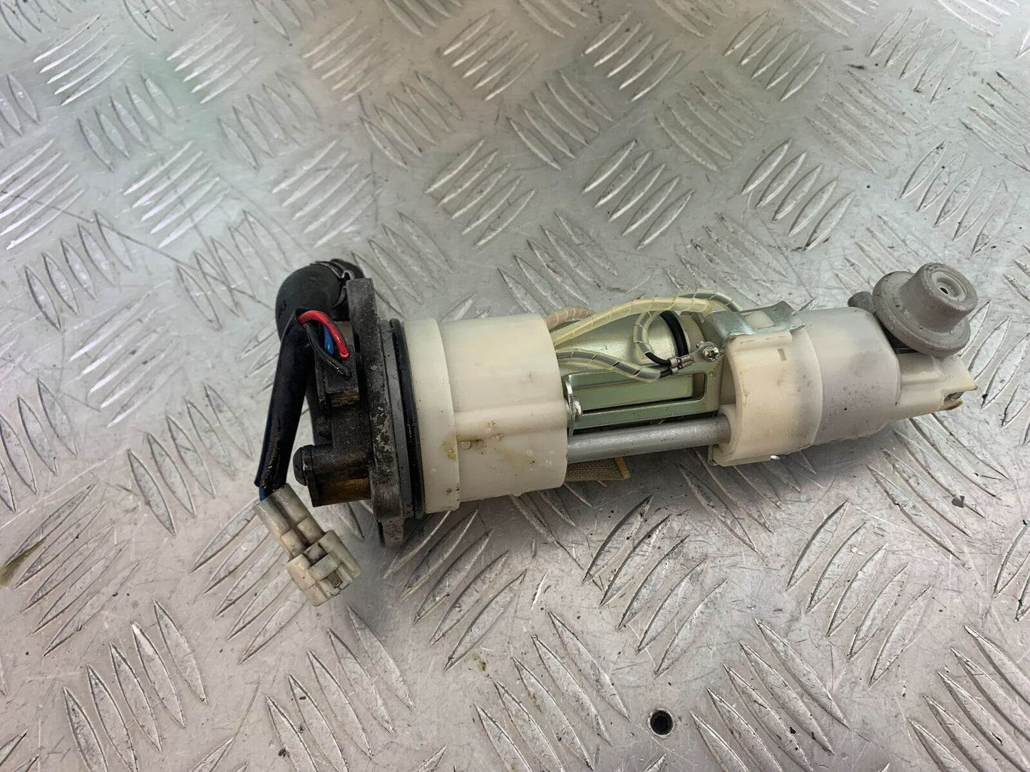 KTM 990 SUPERMOTO T PETROL PUMP YEAR 2010-2011  (CMB1127)
