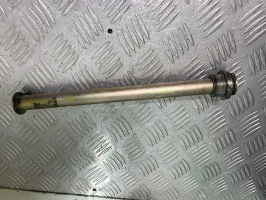 TRIUMPH 1050 SPRINT ST SWINGARM SPINDLE 2004-2007 (CMB1197)