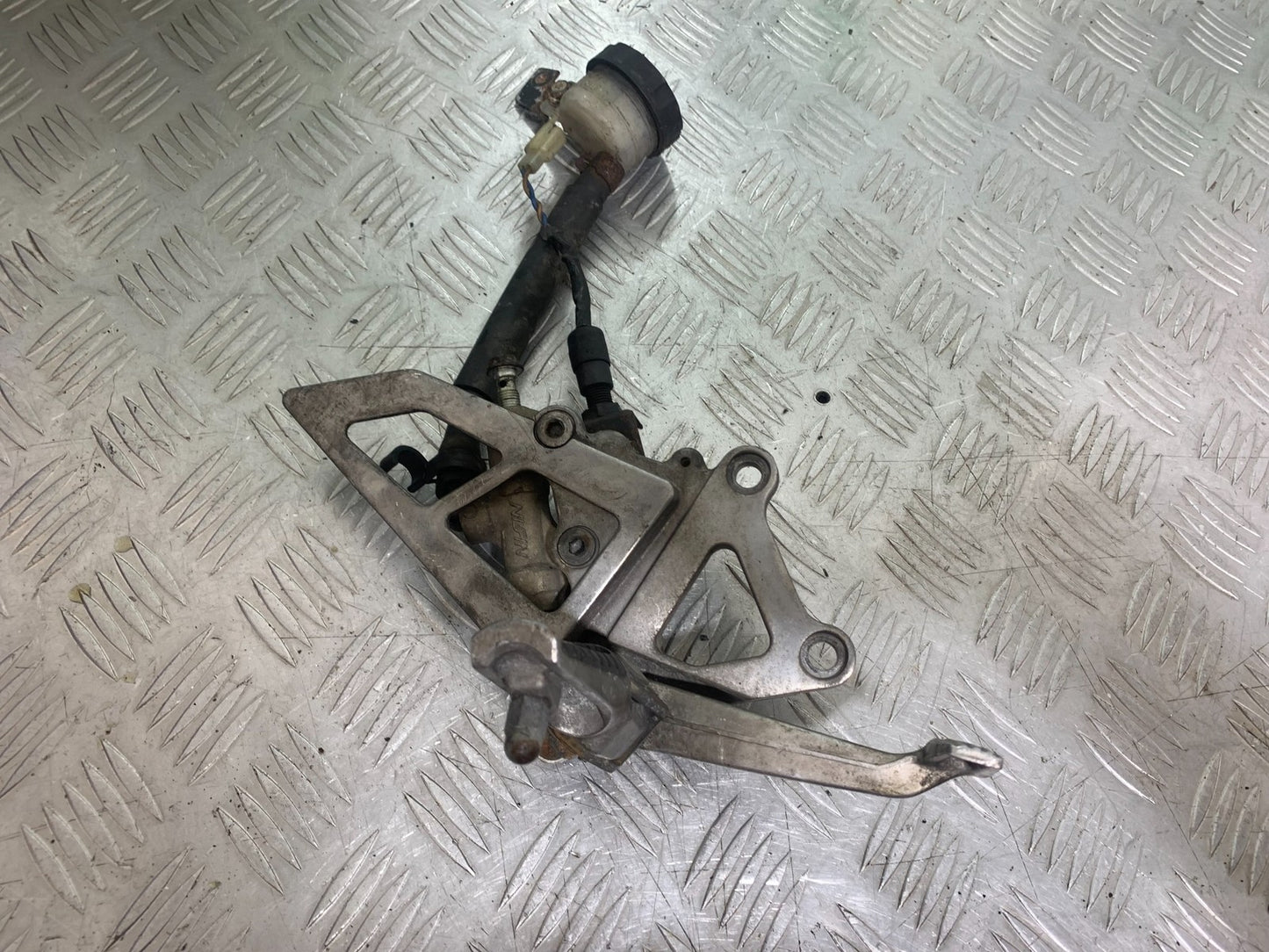 KAWASAKI ZX6R ZX6 F FRONT RIGHT HANGER  YEAR 1995-1997 (CMB1169)