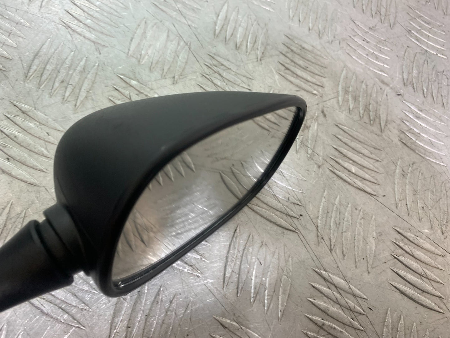 TRIUMPH 1050 SPEED TRIPLE RIGHT MIRROR   YEAR 2005-2007 (CMB1322)