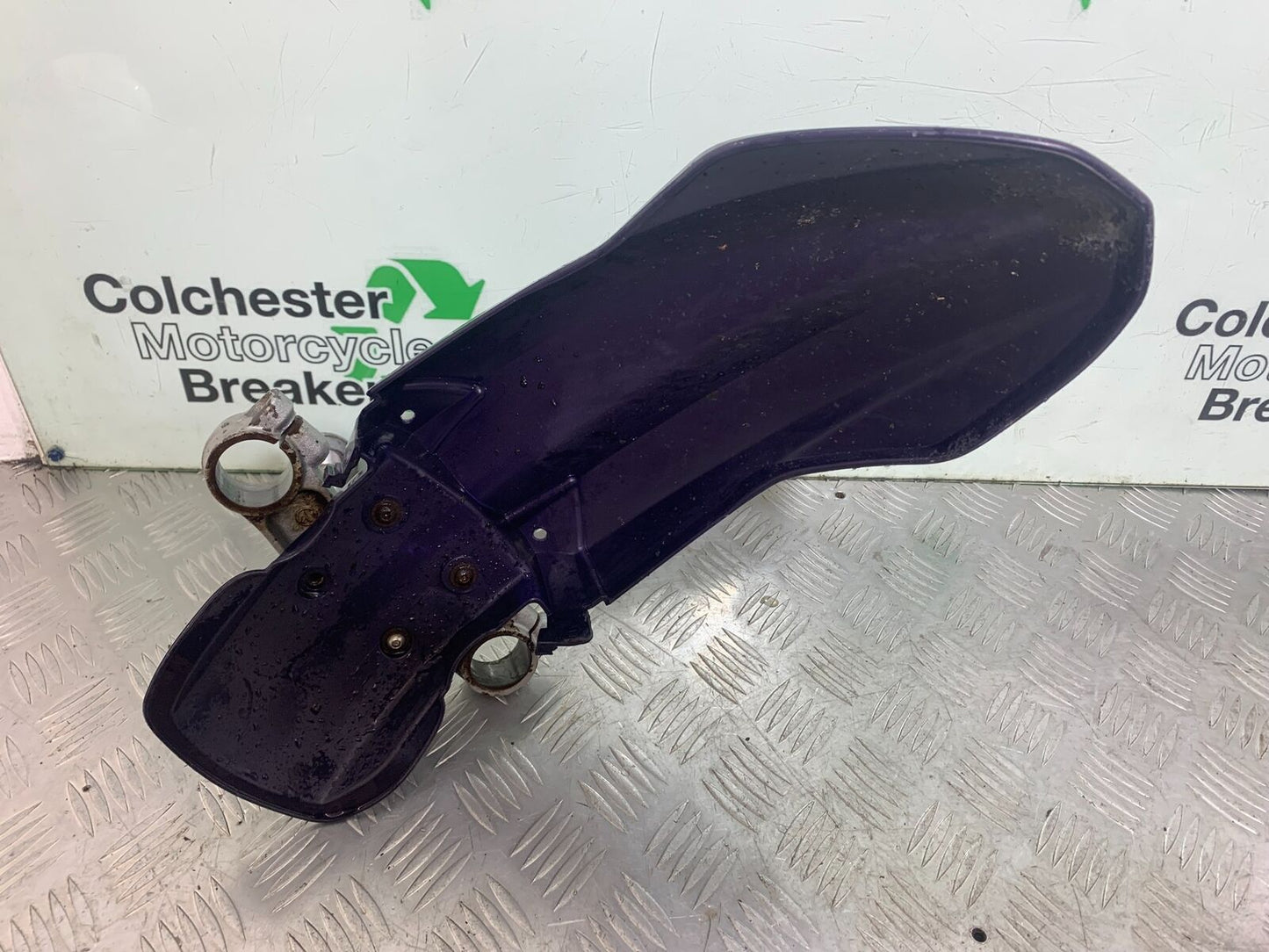 YAMAHA XT125 X XT 125 X FRONT MUDGUARD AND YOKE   2005-2011 (CMB1097)