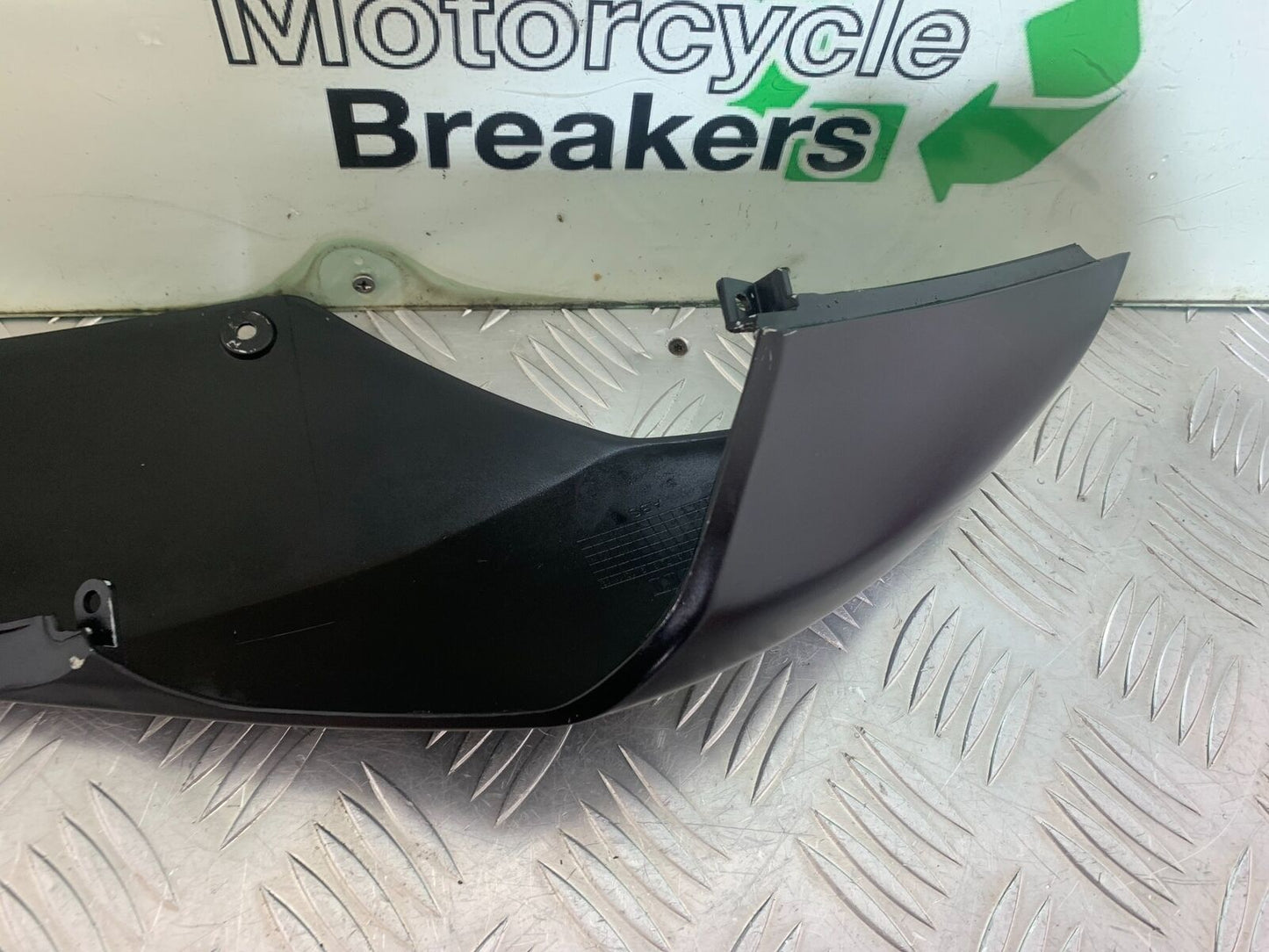 DUCATI 1199 PANIGALE LEFT SEAT PANEL  YEAR 2012-2014 (CMB1047)