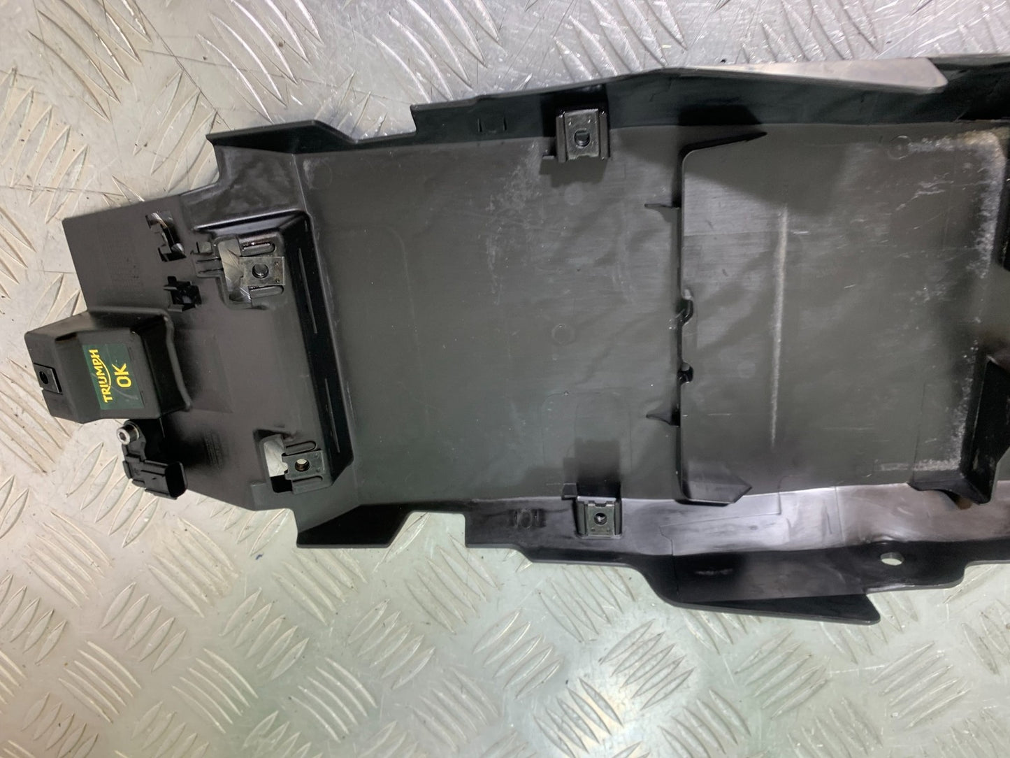 TRIUMPH TRIDENT 660 UNDERTRAY  YEAR 2021-2024 (CMB1295)
