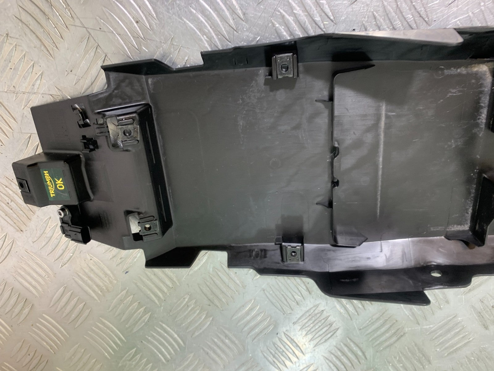 TRIUMPH TRIDENT 660 UNDERTRAY  YEAR 2021-2024 (CMB1295)