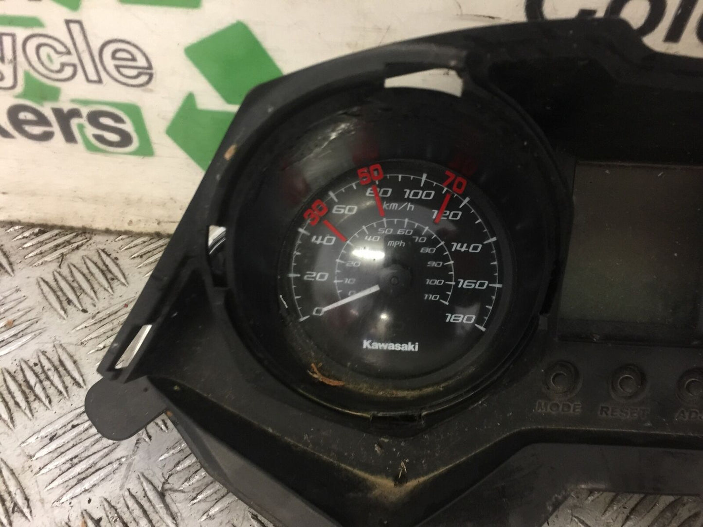 KAWASAKI J300 J 300 CLOCKS SPEEDO DASH YEAR 2015 (STOCK 711)