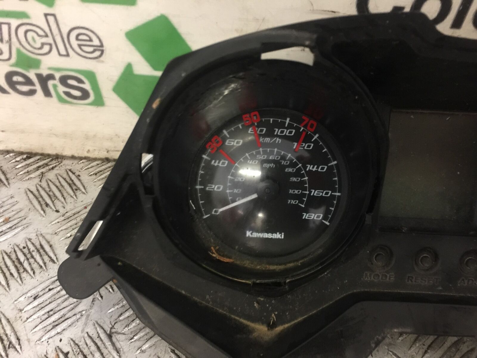 KAWASAKI J300 J 300 CLOCKS SPEEDO DASH YEAR 2015 (STOCK 711)