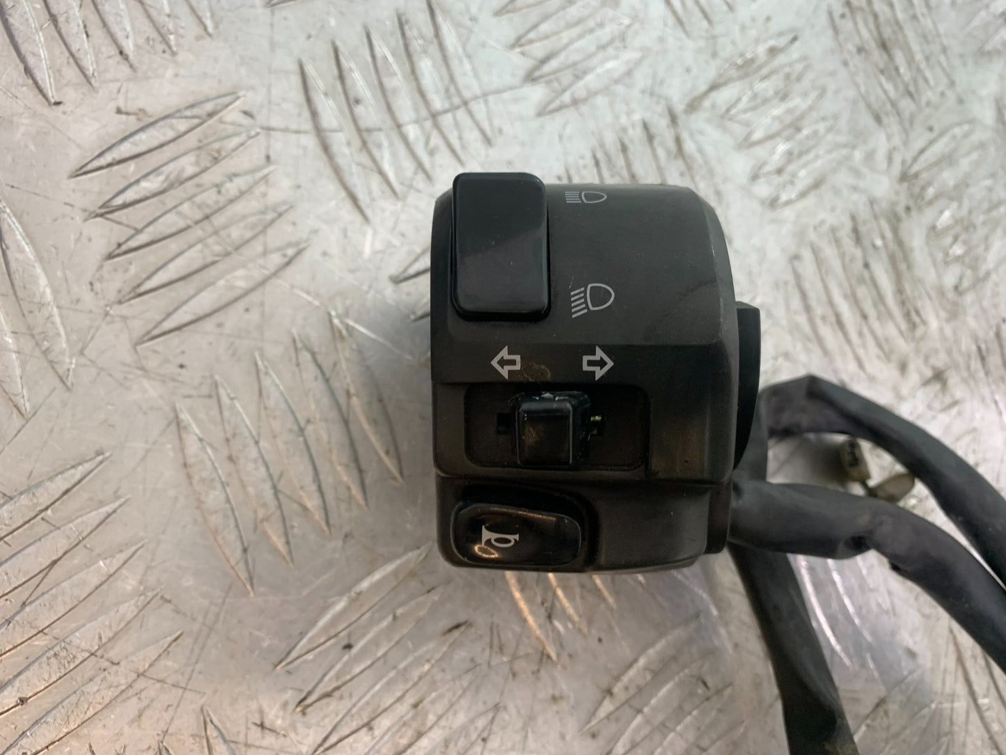 YAMAHA YZF R1 LEFT SWITCH GEAR  YEAR 1998-99 (CMB1291)