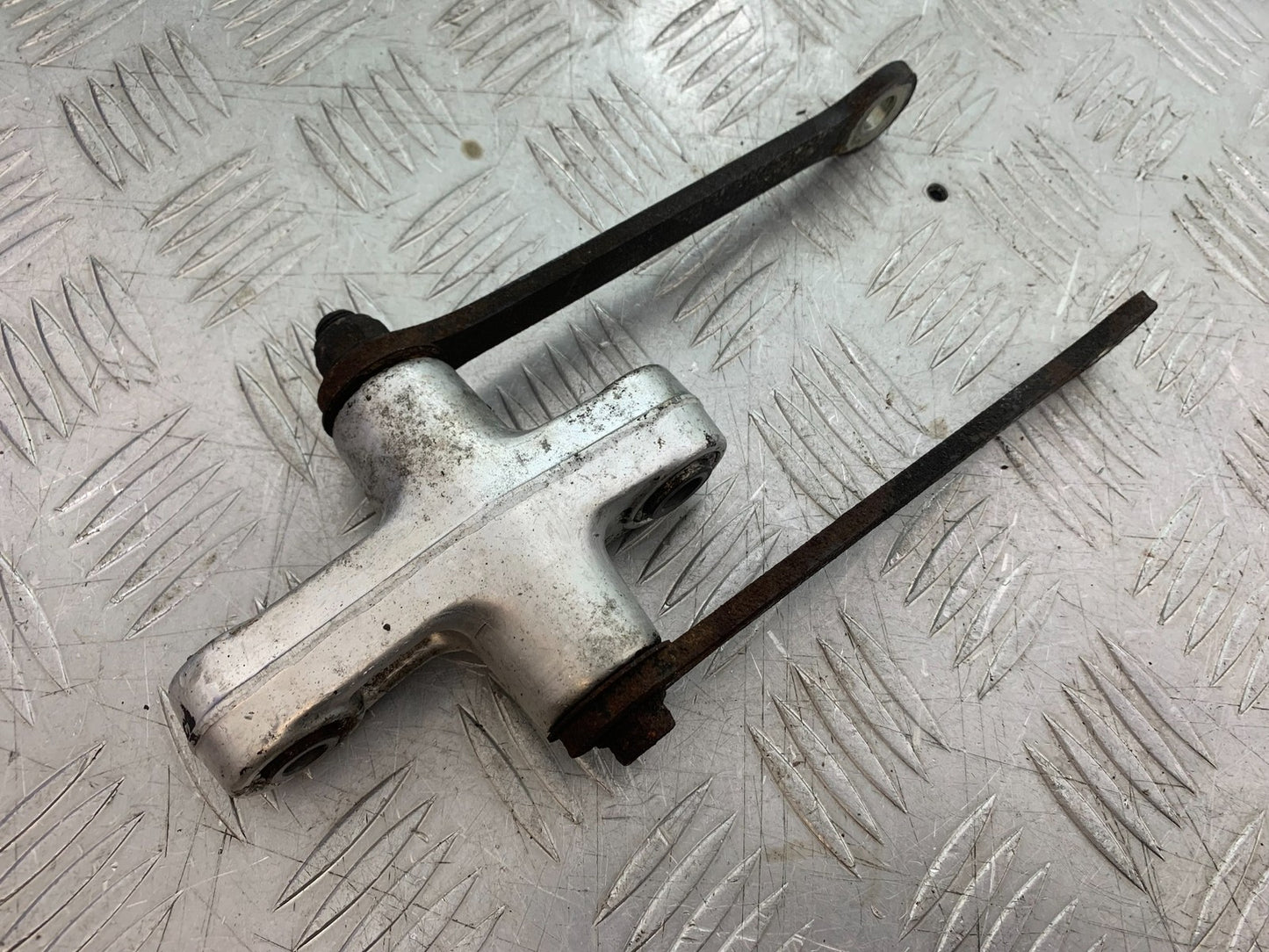 SUZUKI GSF600 GSF 600 BANDIT REAR SHOCK LINKAGE   2000-2004 (CMB1269)