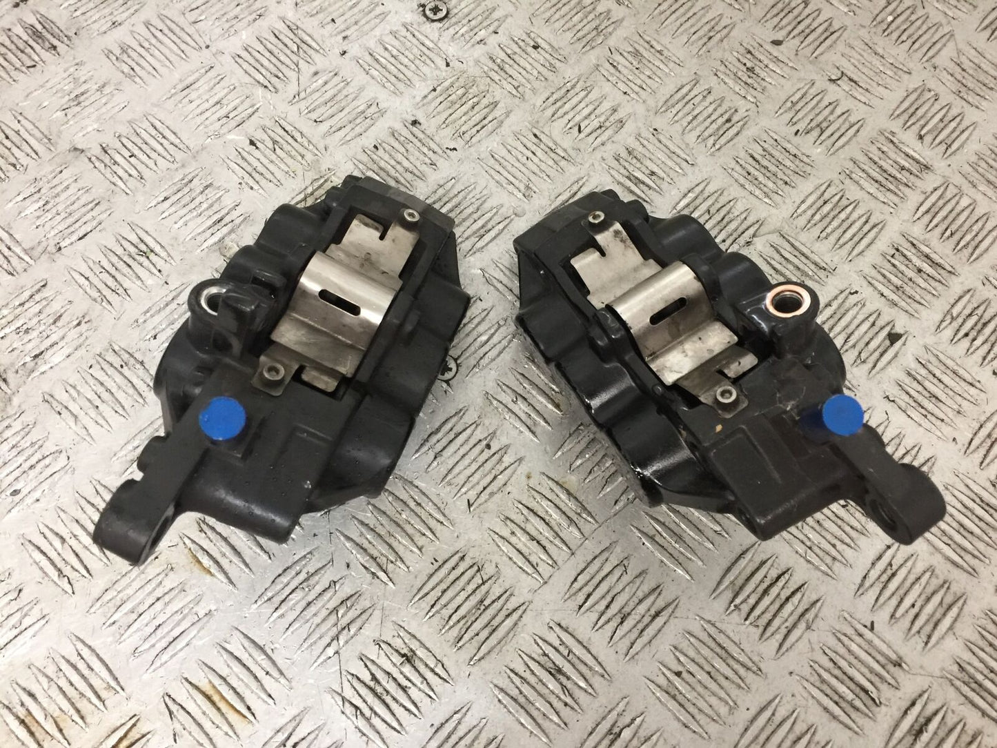 SUZUKI GSF1200 GSF 1200 BANDIT FRONT BRAKE CALIPERS  YEAR 2001-2005 (STOCK 902)
